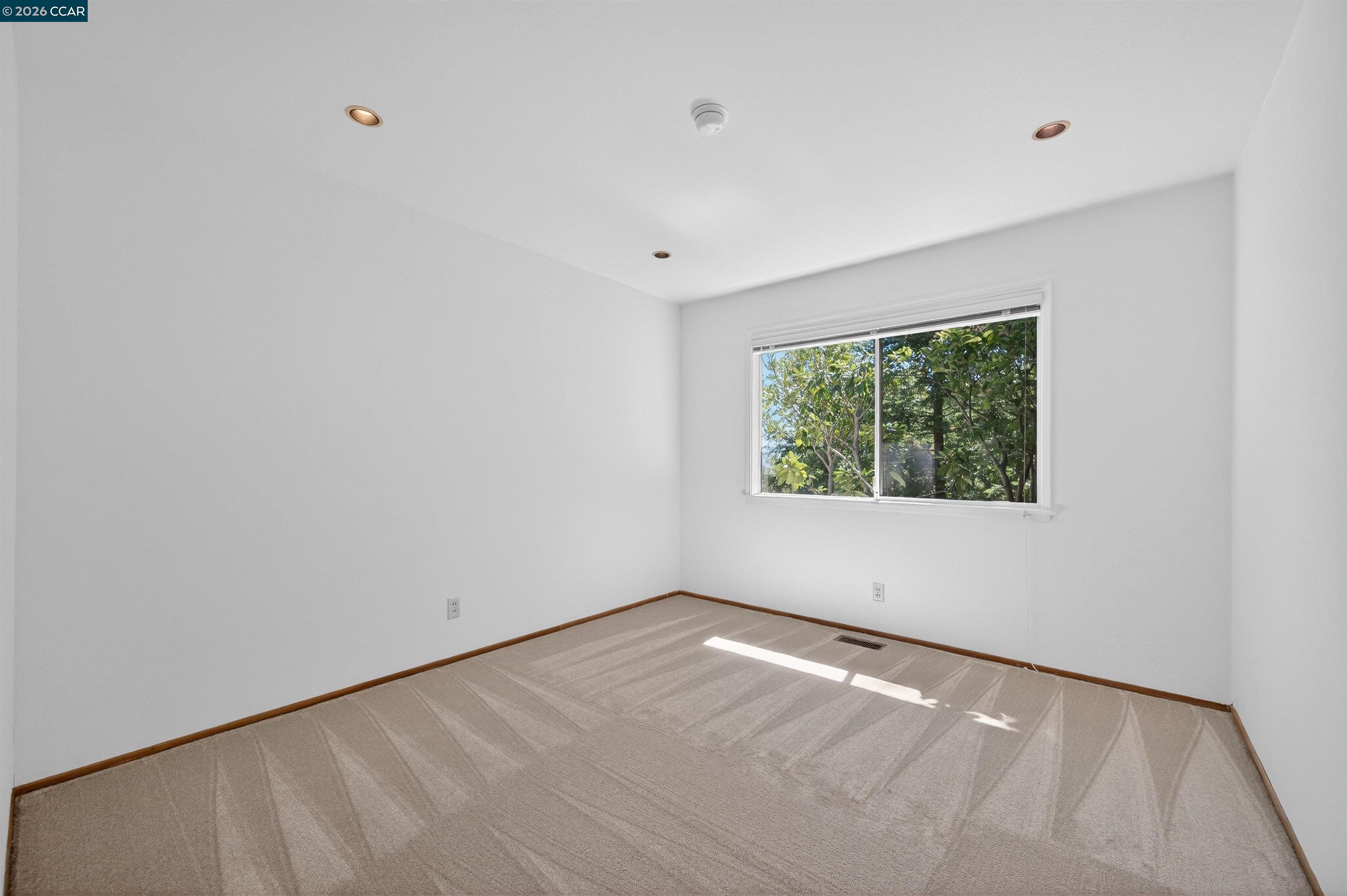 Detail Gallery Image 24 of 45 For 15 Crown Ct, Orinda,  CA 94563 - 4 Beds | 2 Baths