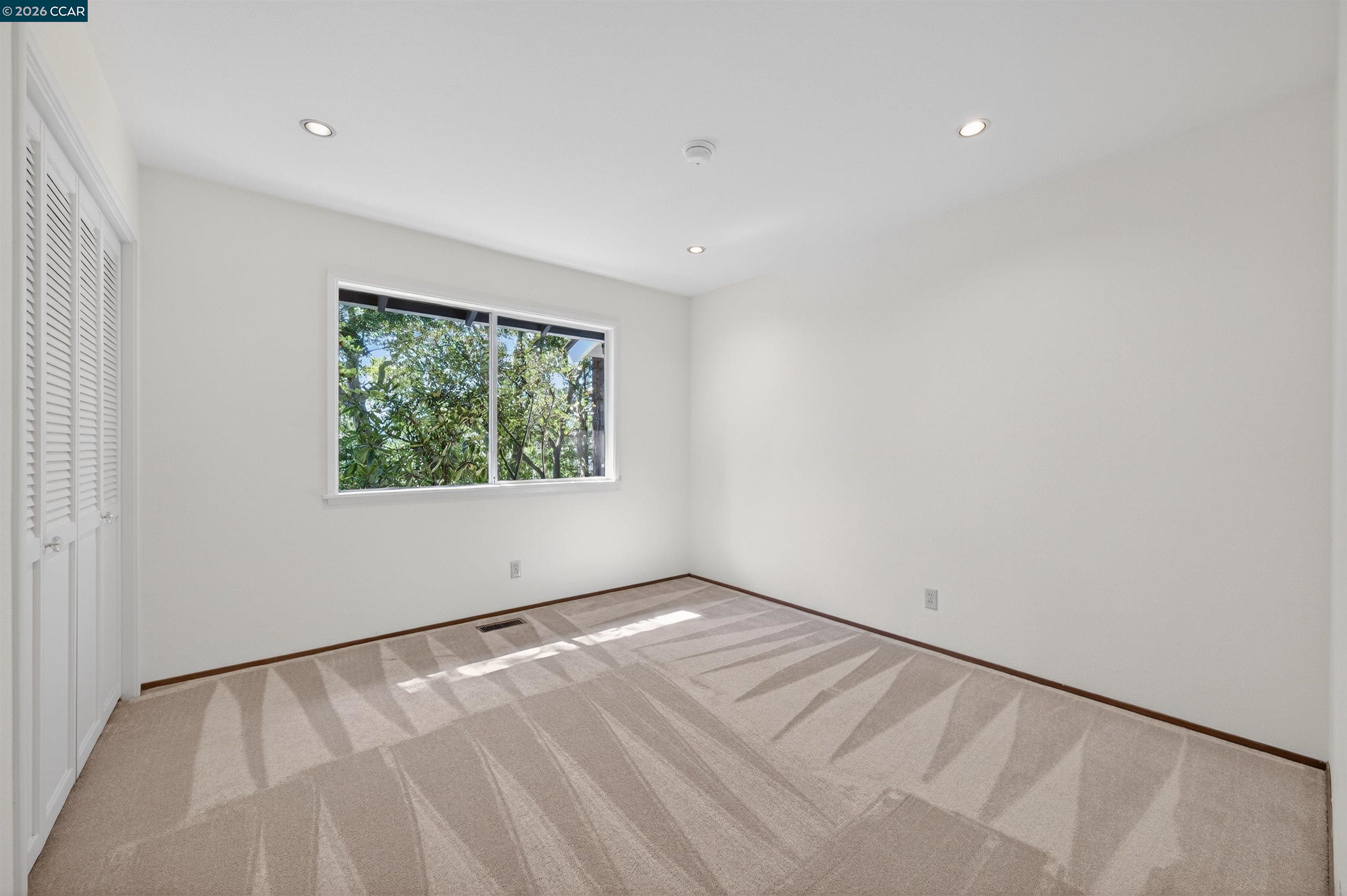 Detail Gallery Image 25 of 45 For 15 Crown Ct, Orinda,  CA 94563 - 4 Beds | 2 Baths