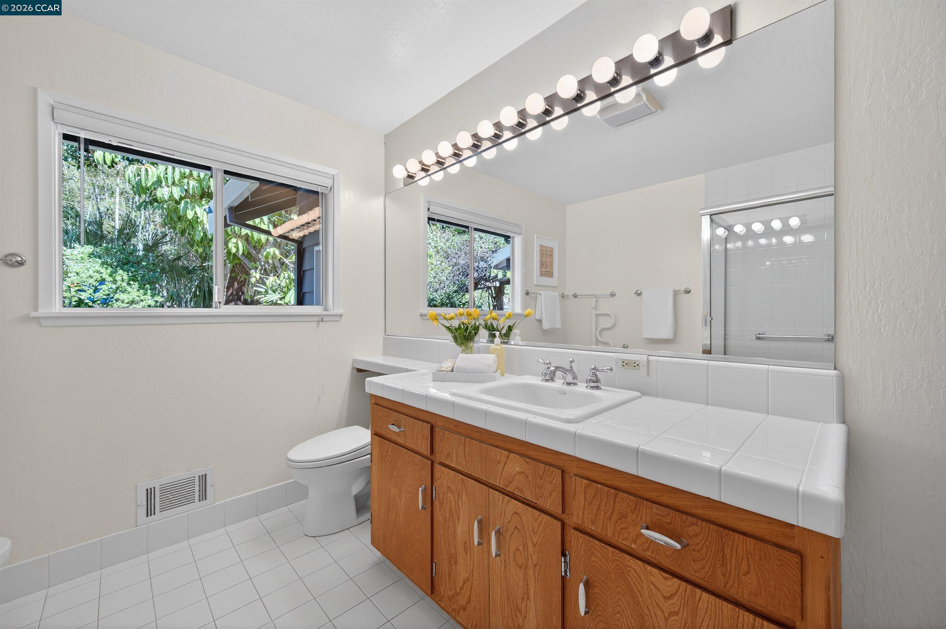 Detail Gallery Image 26 of 45 For 15 Crown Ct, Orinda,  CA 94563 - 4 Beds | 2 Baths