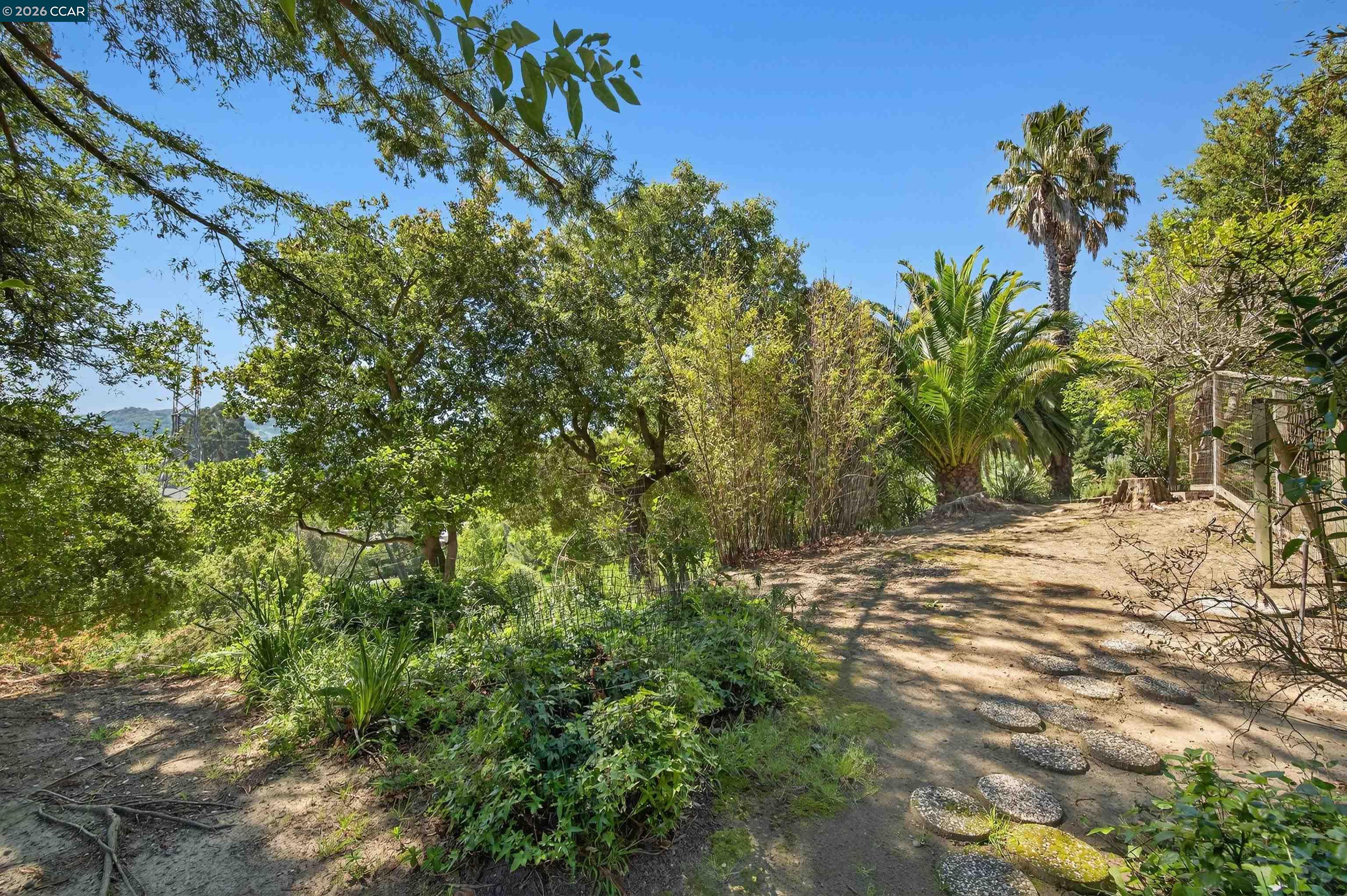 Detail Gallery Image 38 of 45 For 15 Crown Ct, Orinda,  CA 94563 - 4 Beds | 2 Baths