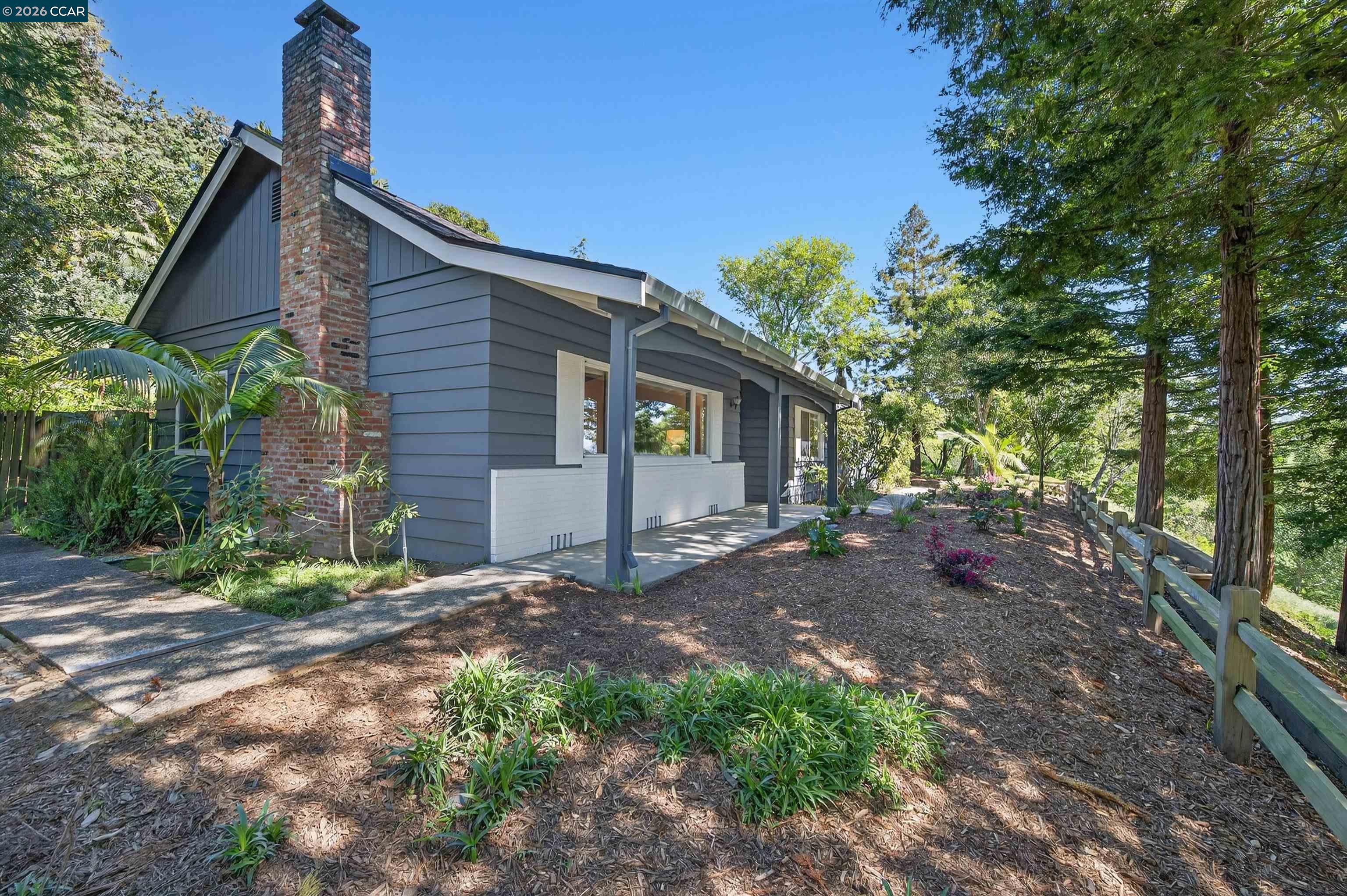 Detail Gallery Image 5 of 45 For 15 Crown Ct, Orinda,  CA 94563 - 4 Beds | 2 Baths