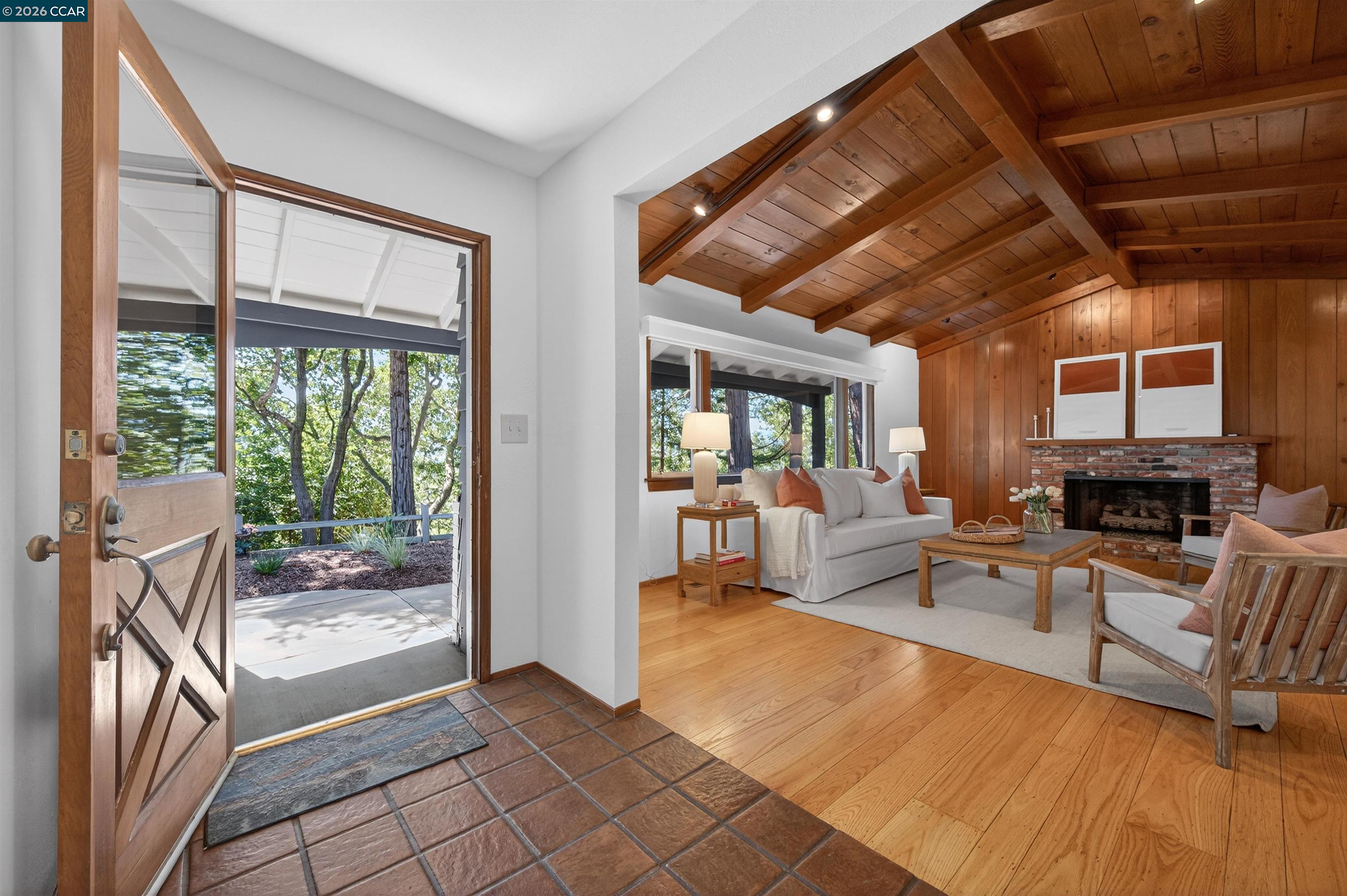 Detail Gallery Image 7 of 45 For 15 Crown Ct, Orinda,  CA 94563 - 4 Beds | 2 Baths