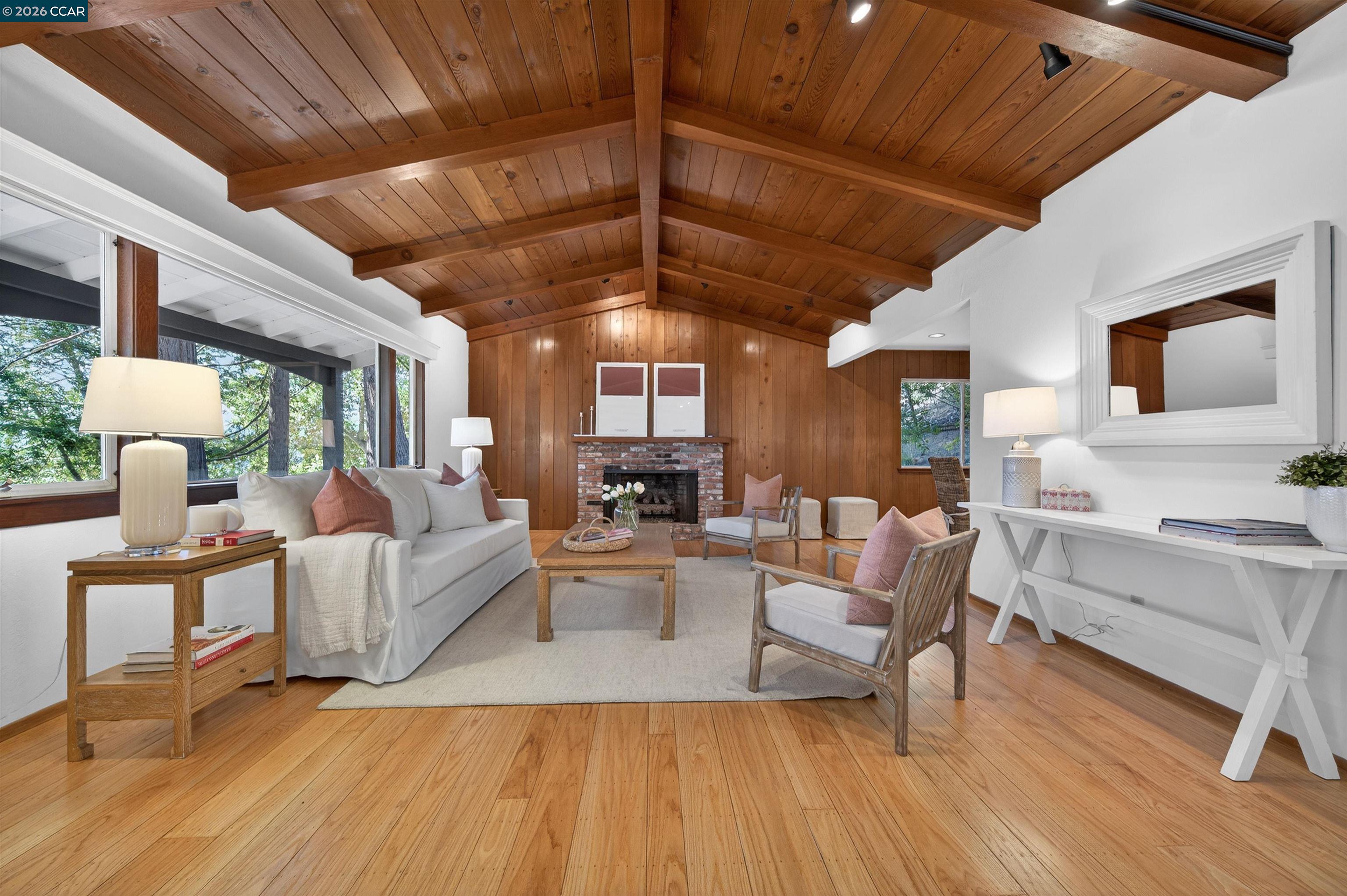 Detail Gallery Image 9 of 45 For 15 Crown Ct, Orinda,  CA 94563 - 4 Beds | 2 Baths