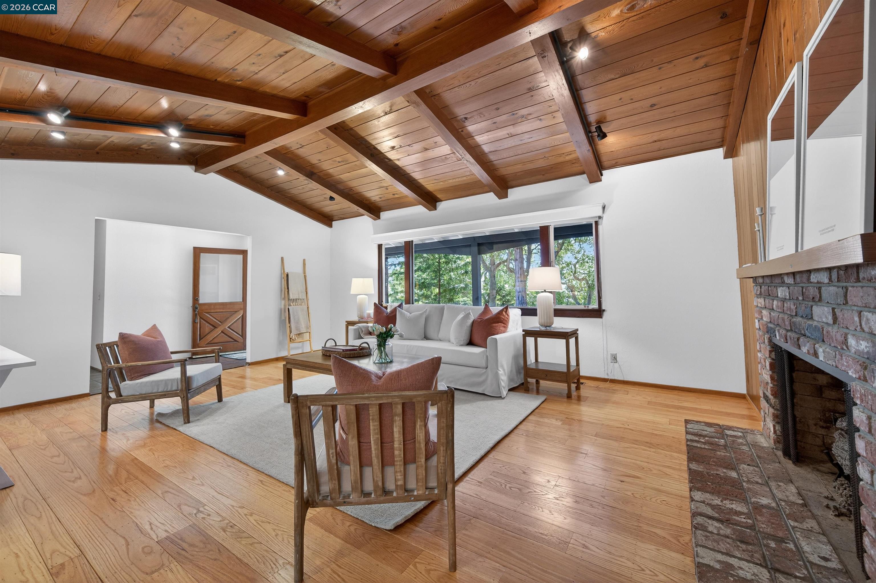 Detail Gallery Image 10 of 45 For 15 Crown Ct, Orinda,  CA 94563 - 4 Beds | 2 Baths