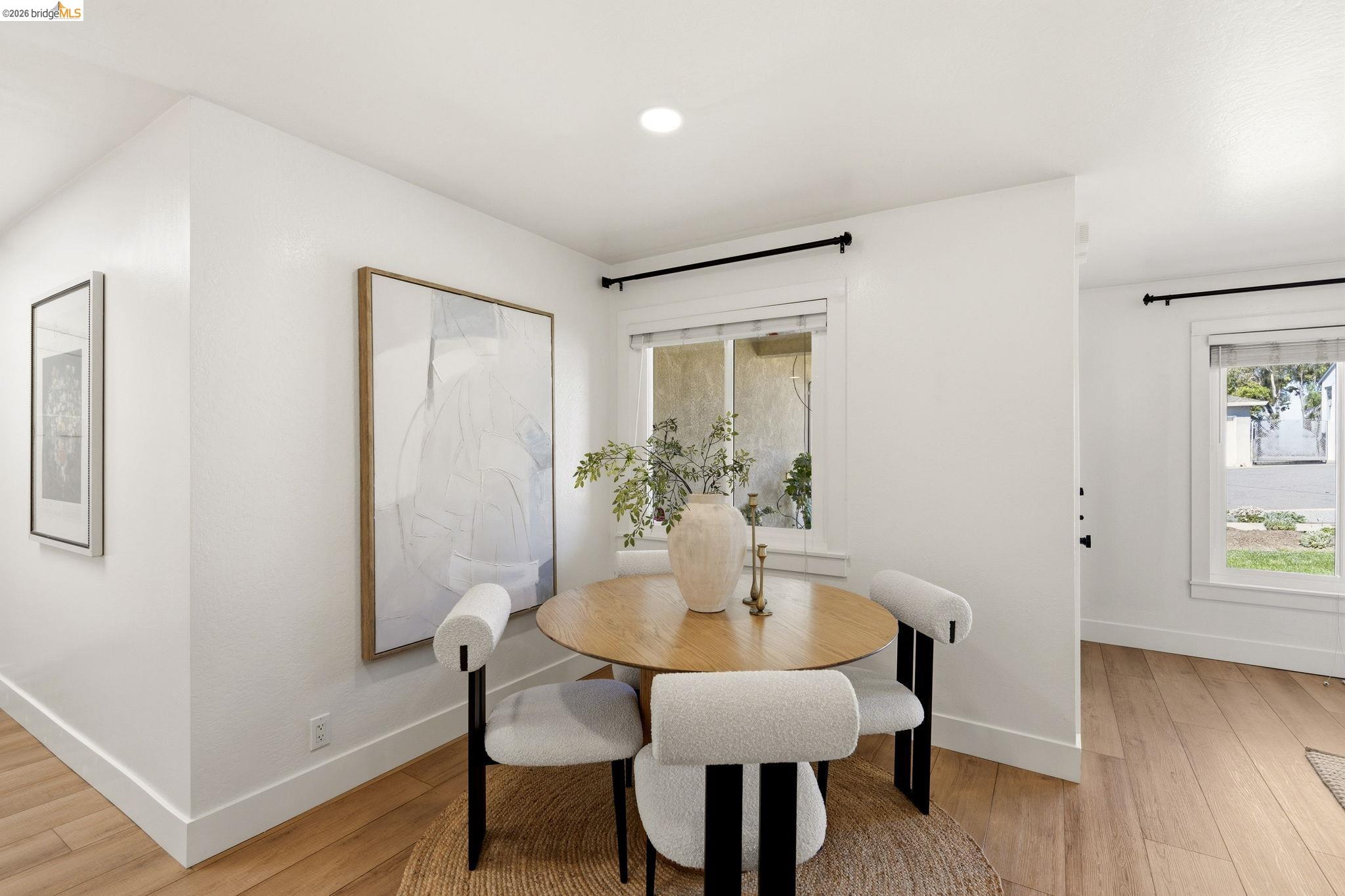 Detail Gallery Image 11 of 60 For 1665 Highland Blvd, Hayward,  CA 94542 - 5 Beds | 3 Baths