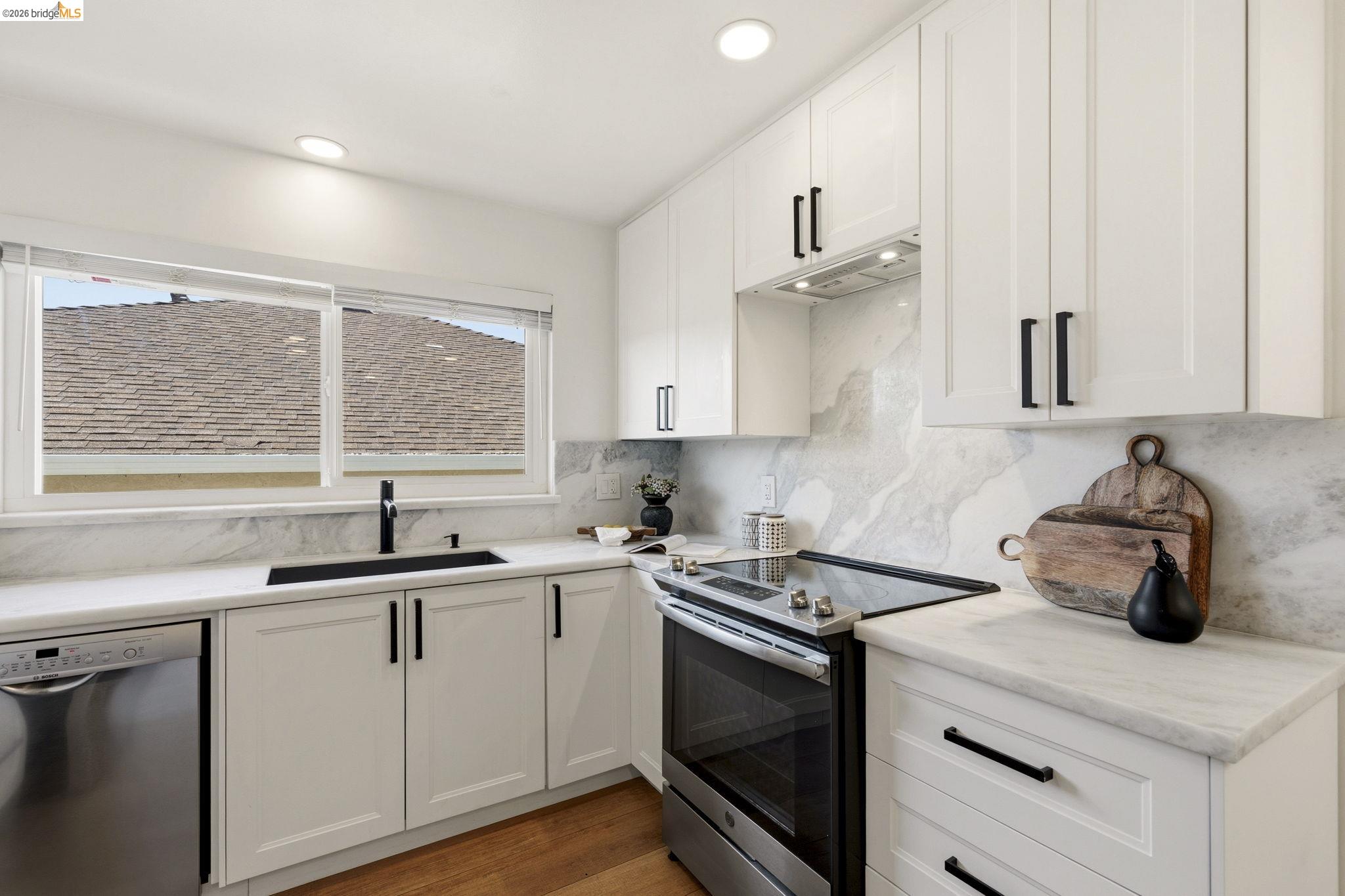 Detail Gallery Image 15 of 60 For 1665 Highland Blvd, Hayward,  CA 94542 - 5 Beds | 3 Baths