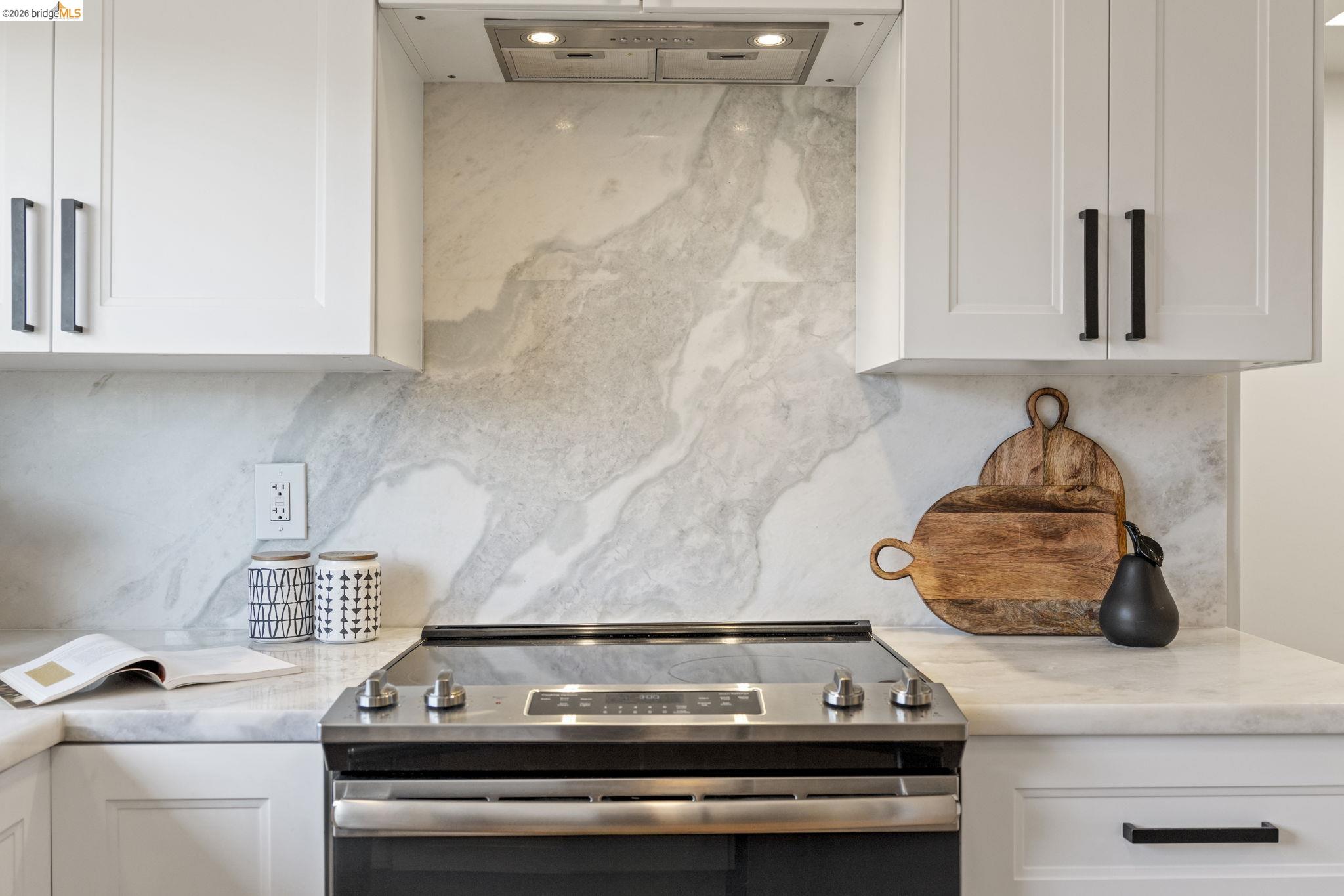 Detail Gallery Image 17 of 60 For 1665 Highland Blvd, Hayward,  CA 94542 - 5 Beds | 3 Baths