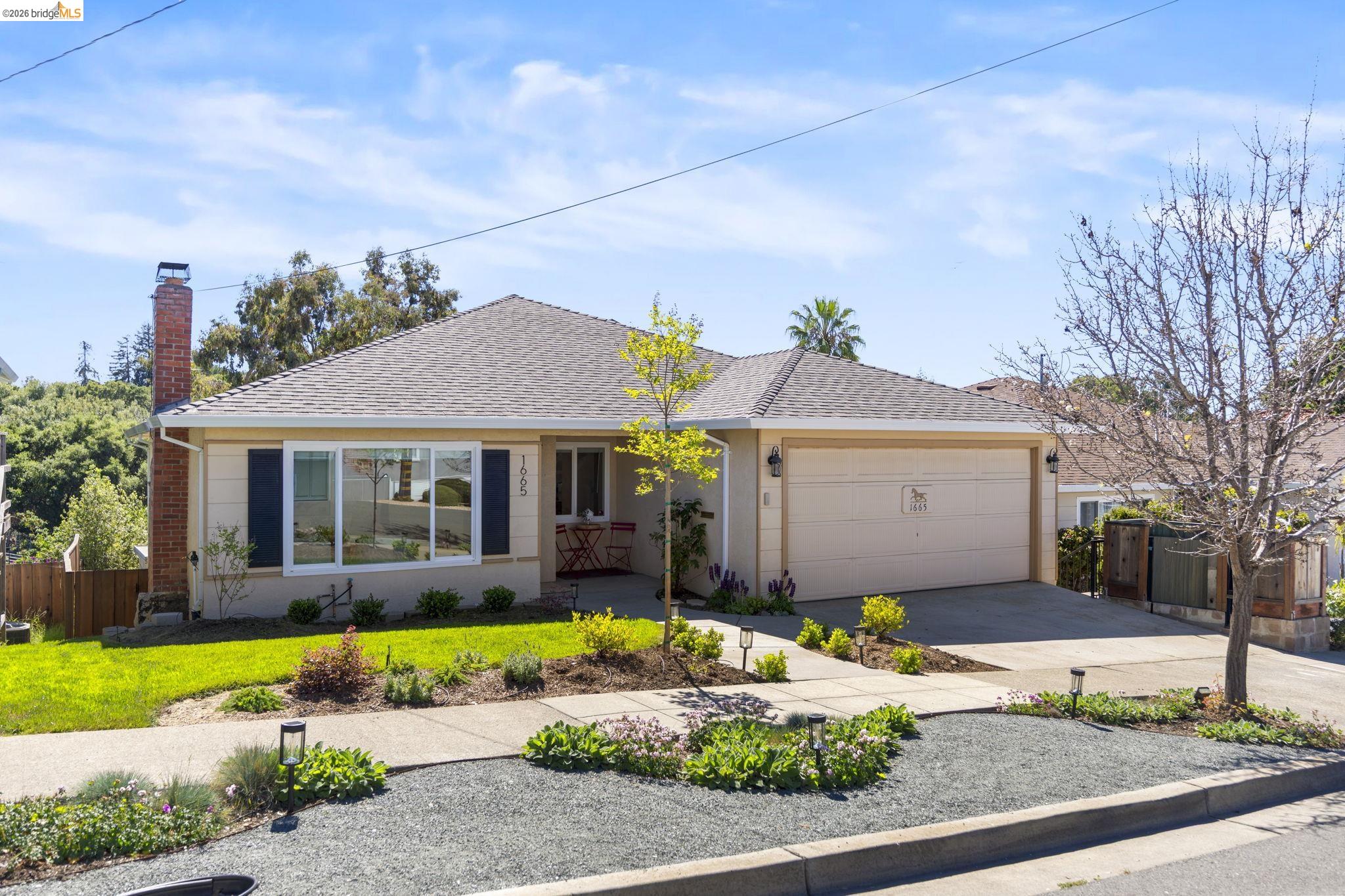 Detail Gallery Image 3 of 60 For 1665 Highland Blvd, Hayward,  CA 94542 - 5 Beds | 3 Baths