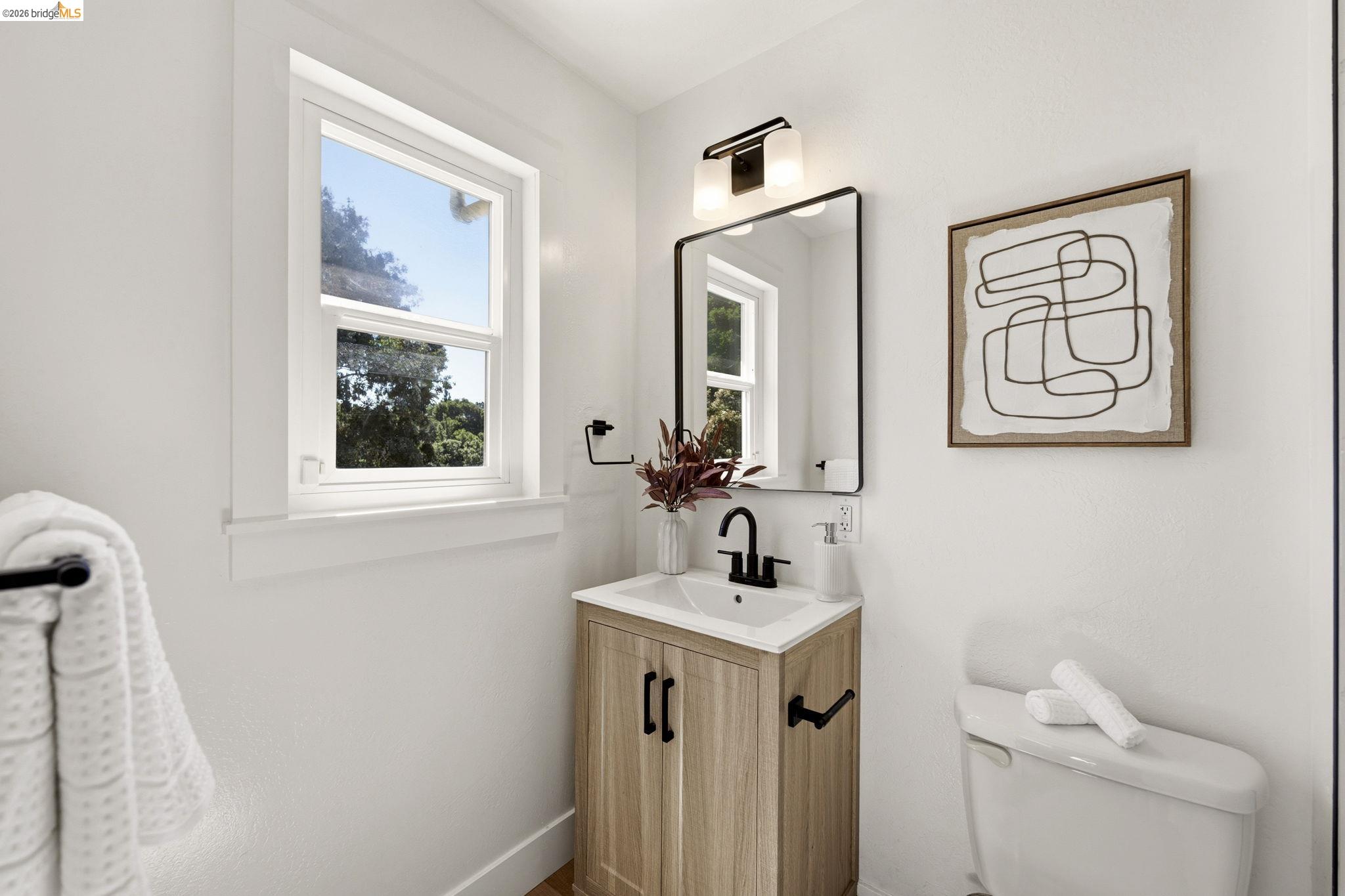 Detail Gallery Image 22 of 60 For 1665 Highland Blvd, Hayward,  CA 94542 - 5 Beds | 3 Baths