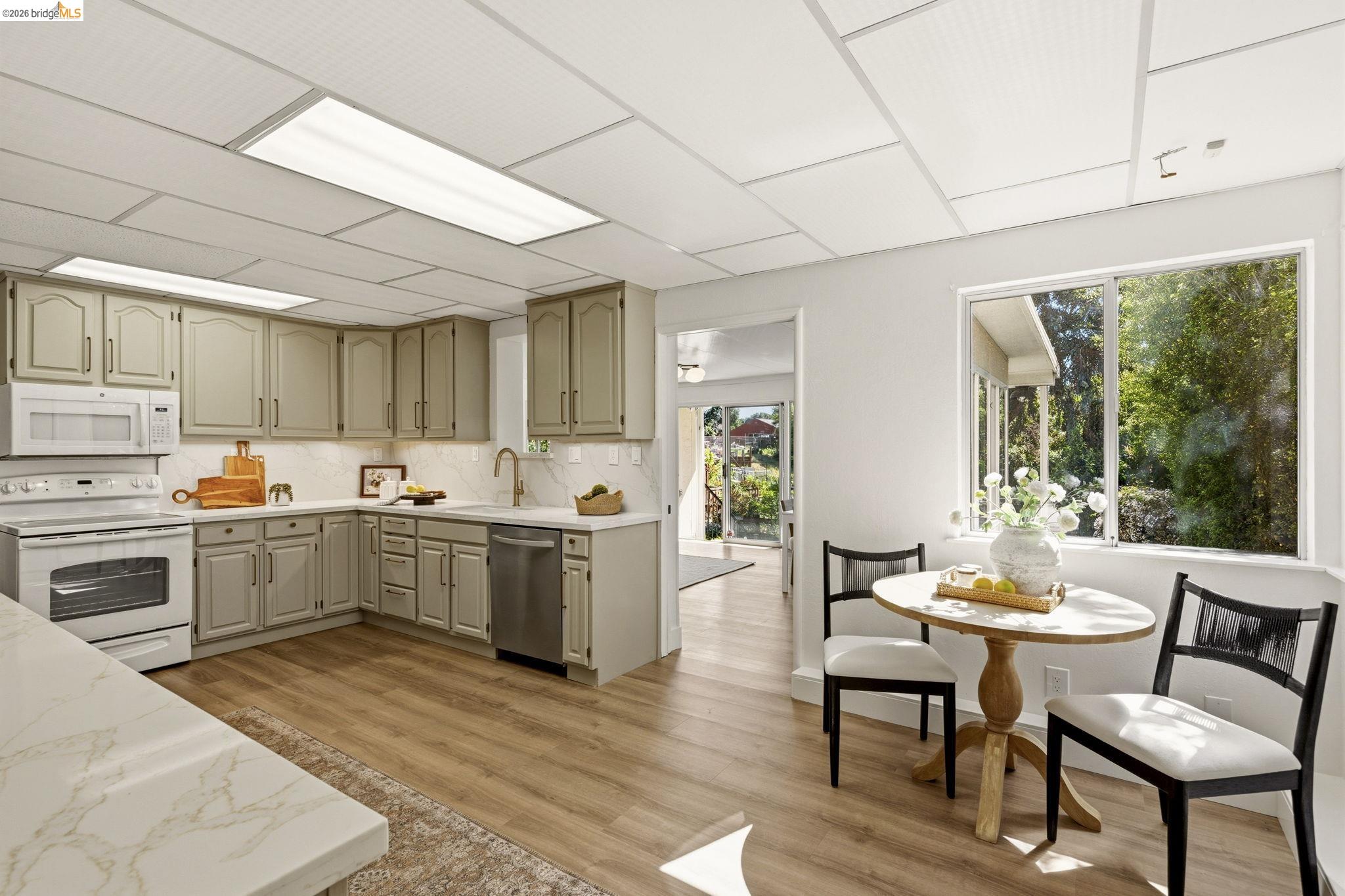 Detail Gallery Image 30 of 60 For 1665 Highland Blvd, Hayward,  CA 94542 - 5 Beds | 3 Baths