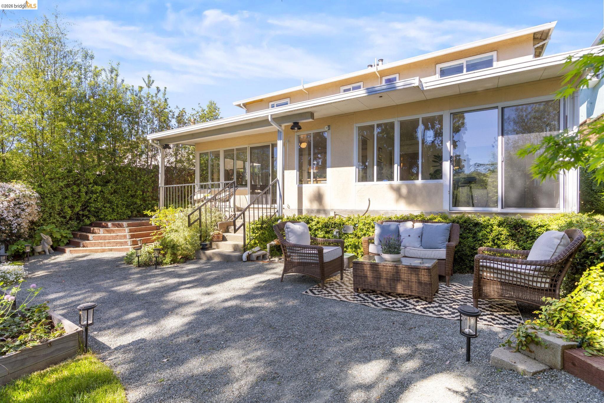 Detail Gallery Image 45 of 60 For 1665 Highland Blvd, Hayward,  CA 94542 - 5 Beds | 3 Baths