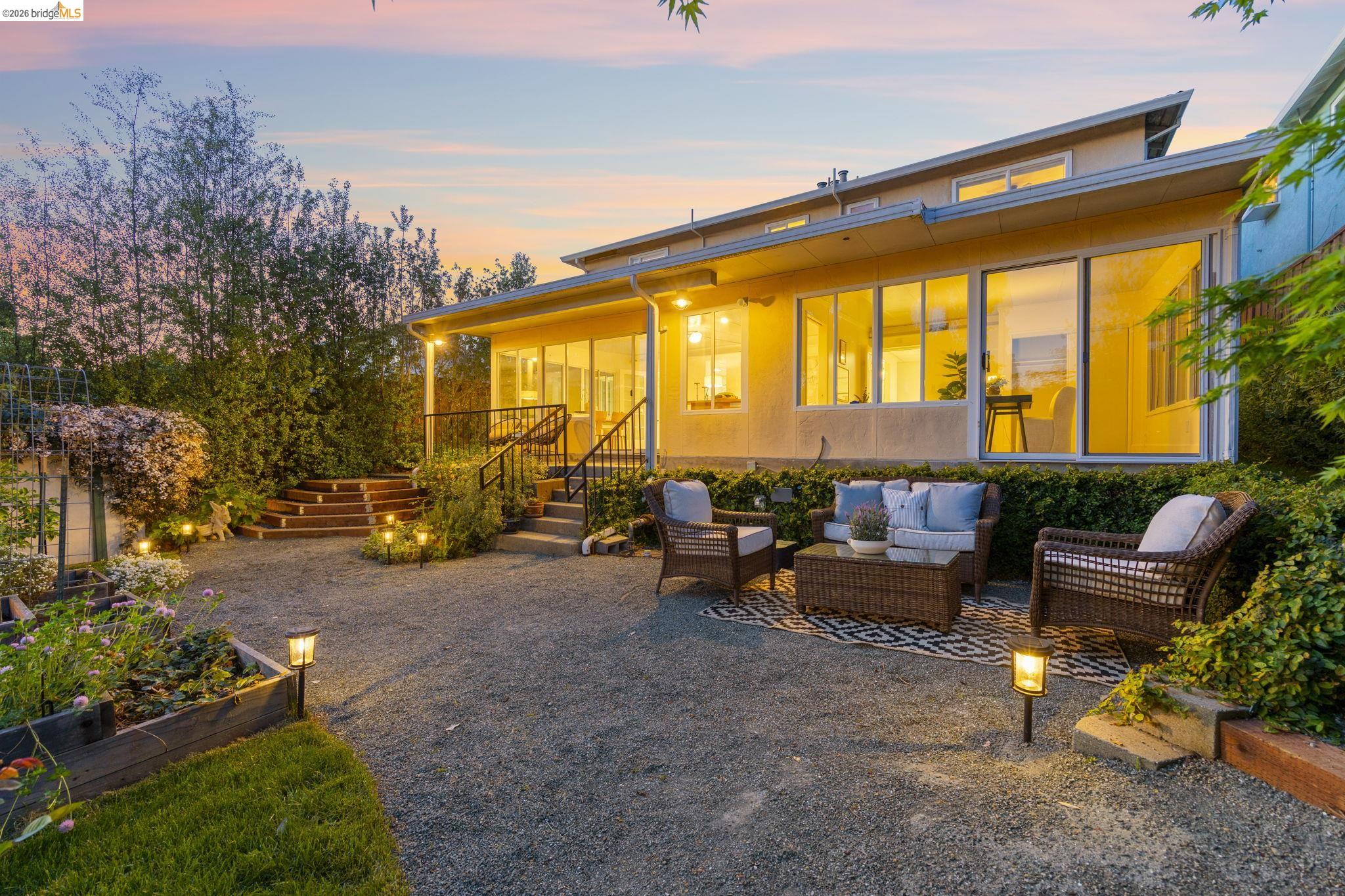 Detail Gallery Image 49 of 60 For 1665 Highland Blvd, Hayward,  CA 94542 - 5 Beds | 3 Baths