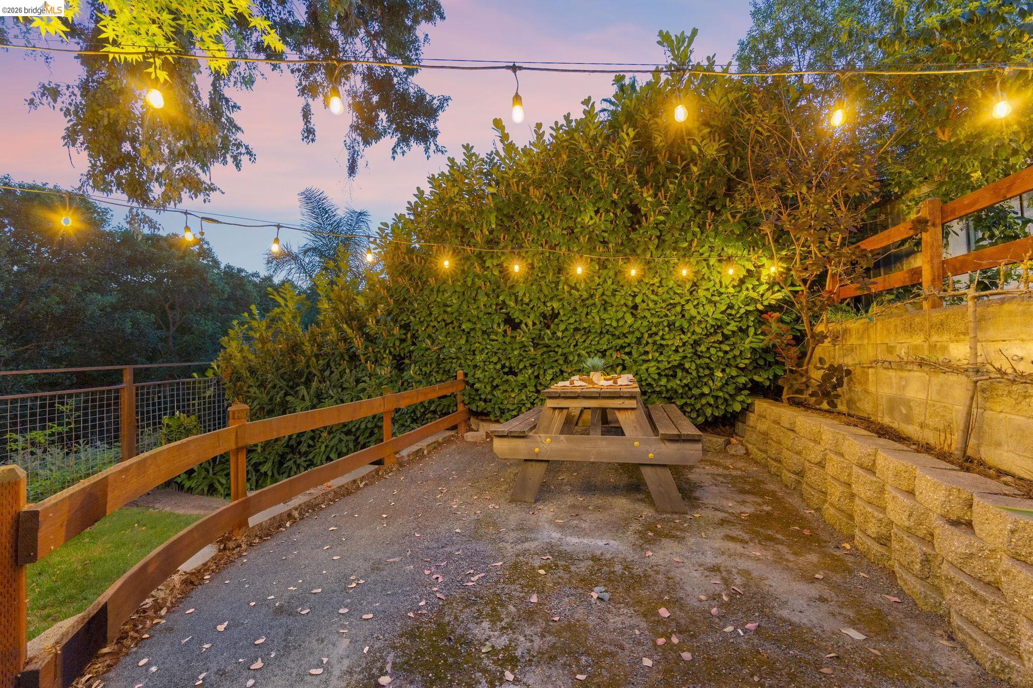 Detail Gallery Image 50 of 60 For 1665 Highland Blvd, Hayward,  CA 94542 - 5 Beds | 3 Baths