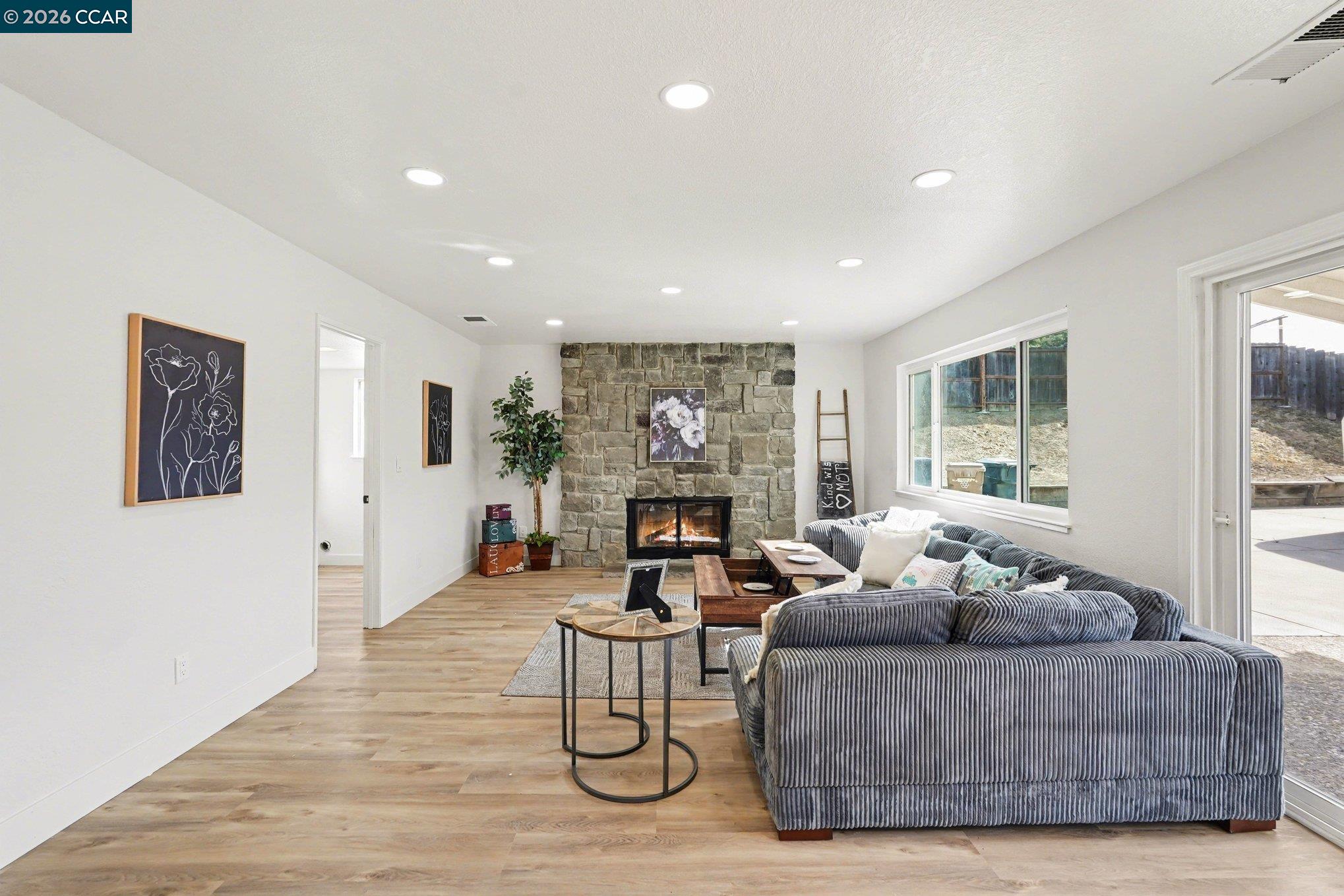 Detail Gallery Image 13 of 43 For 2921 Bluebell Cir, Antioch,  CA 94531 - 5 Beds | 3/1 Baths