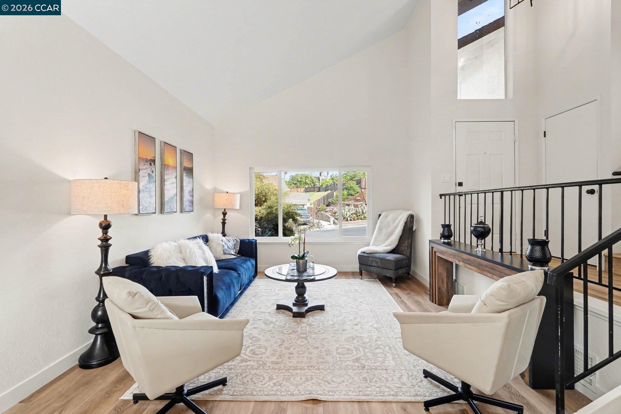 Detail Gallery Image 5 of 43 For 2921 Bluebell Cir, Antioch,  CA 94531 - 5 Beds | 3/1 Baths