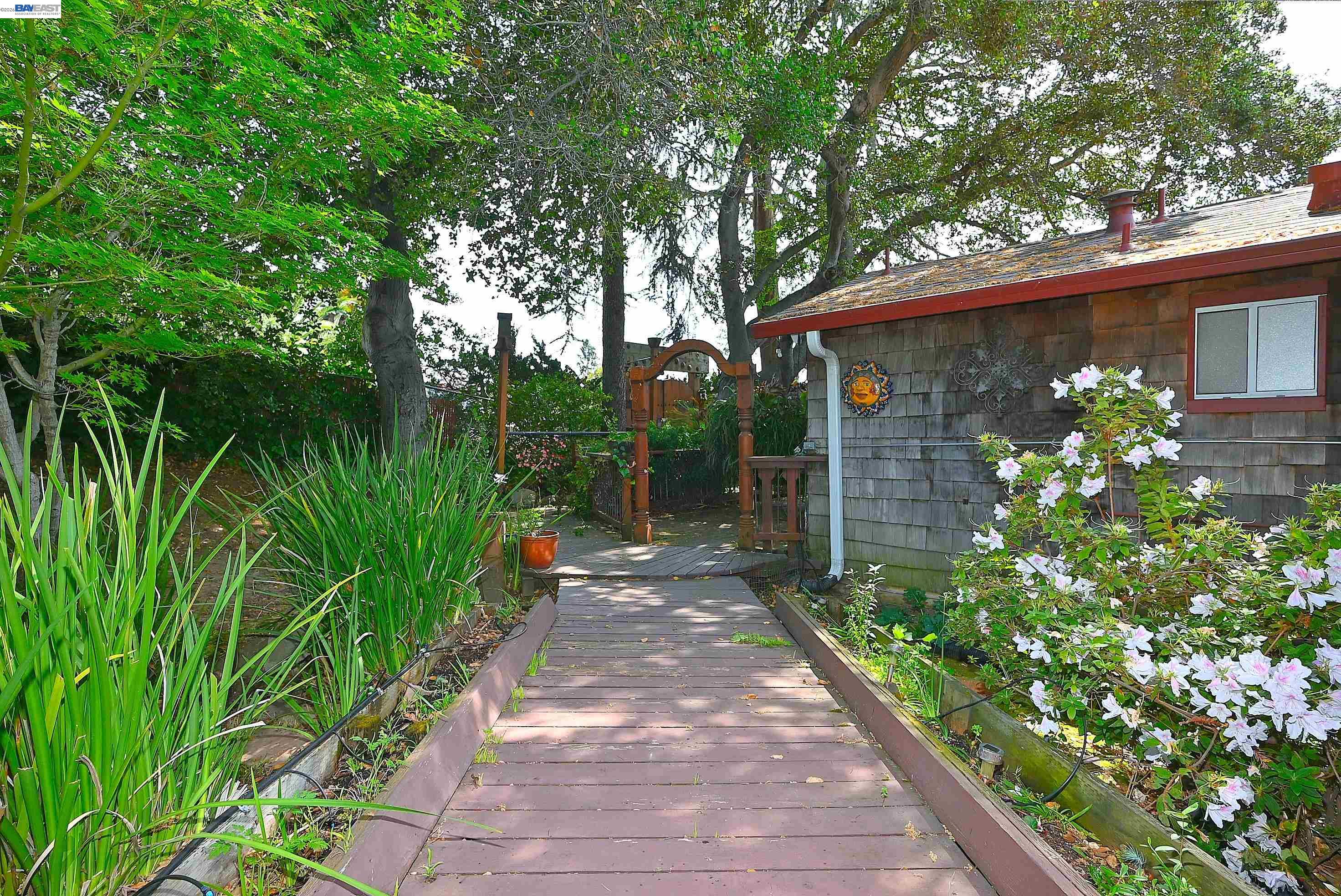 Detail Gallery Image 3 of 37 For 4199 Seven Hills Rd, Castro Valley,  CA 94546 - 2 Beds | 1 Baths