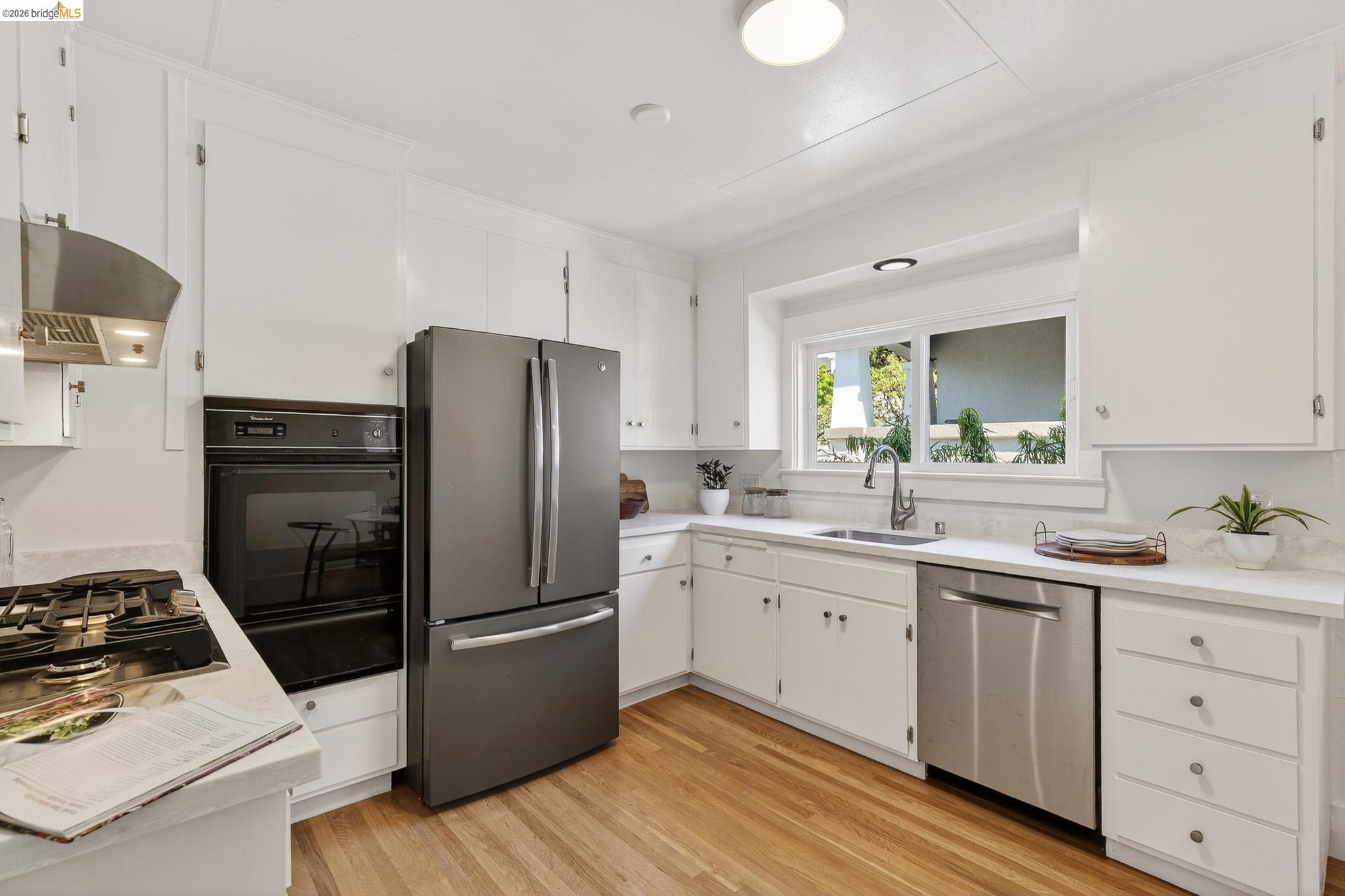 Detail Gallery Image 14 of 39 For 1200 El Centro Ave, Oakland,  CA 94602 - 2 Beds | 2 Baths