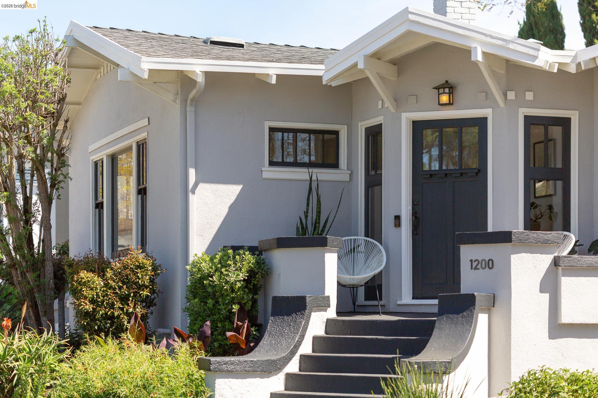 Detail Gallery Image 3 of 39 For 1200 El Centro Ave, Oakland,  CA 94602 - 2 Beds | 2 Baths