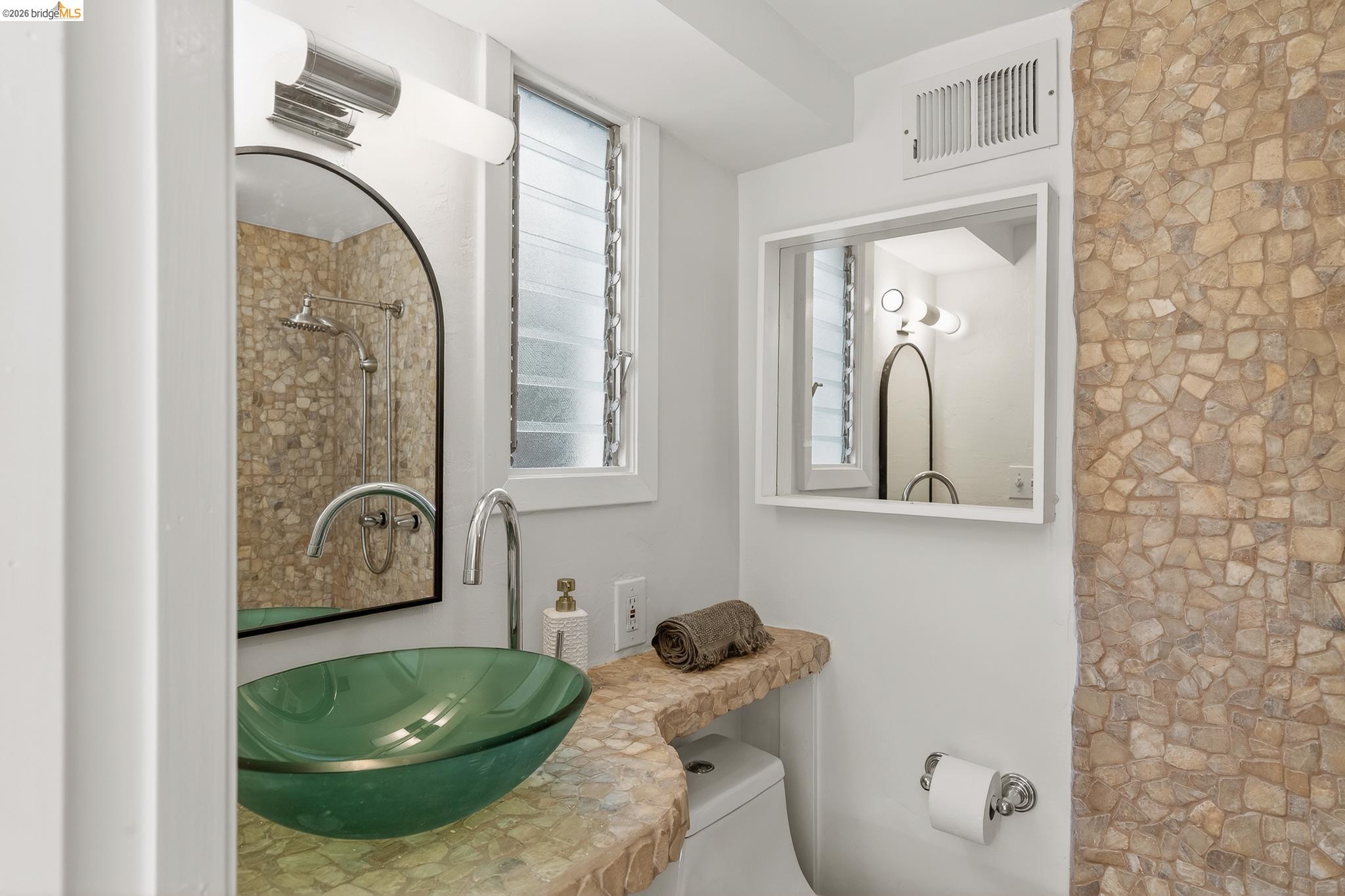 Detail Gallery Image 23 of 39 For 1200 El Centro Ave, Oakland,  CA 94602 - 2 Beds | 2 Baths