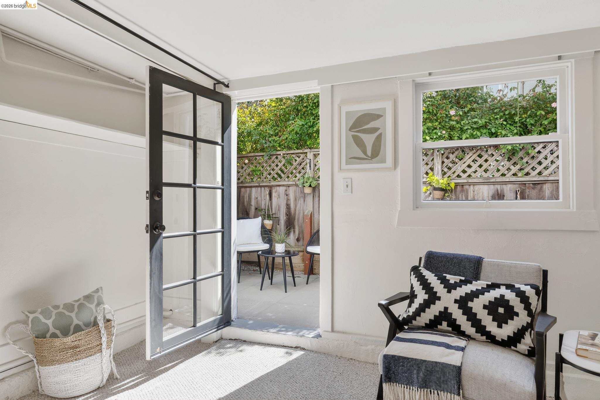 Detail Gallery Image 25 of 39 For 1200 El Centro Ave, Oakland,  CA 94602 - 2 Beds | 2 Baths