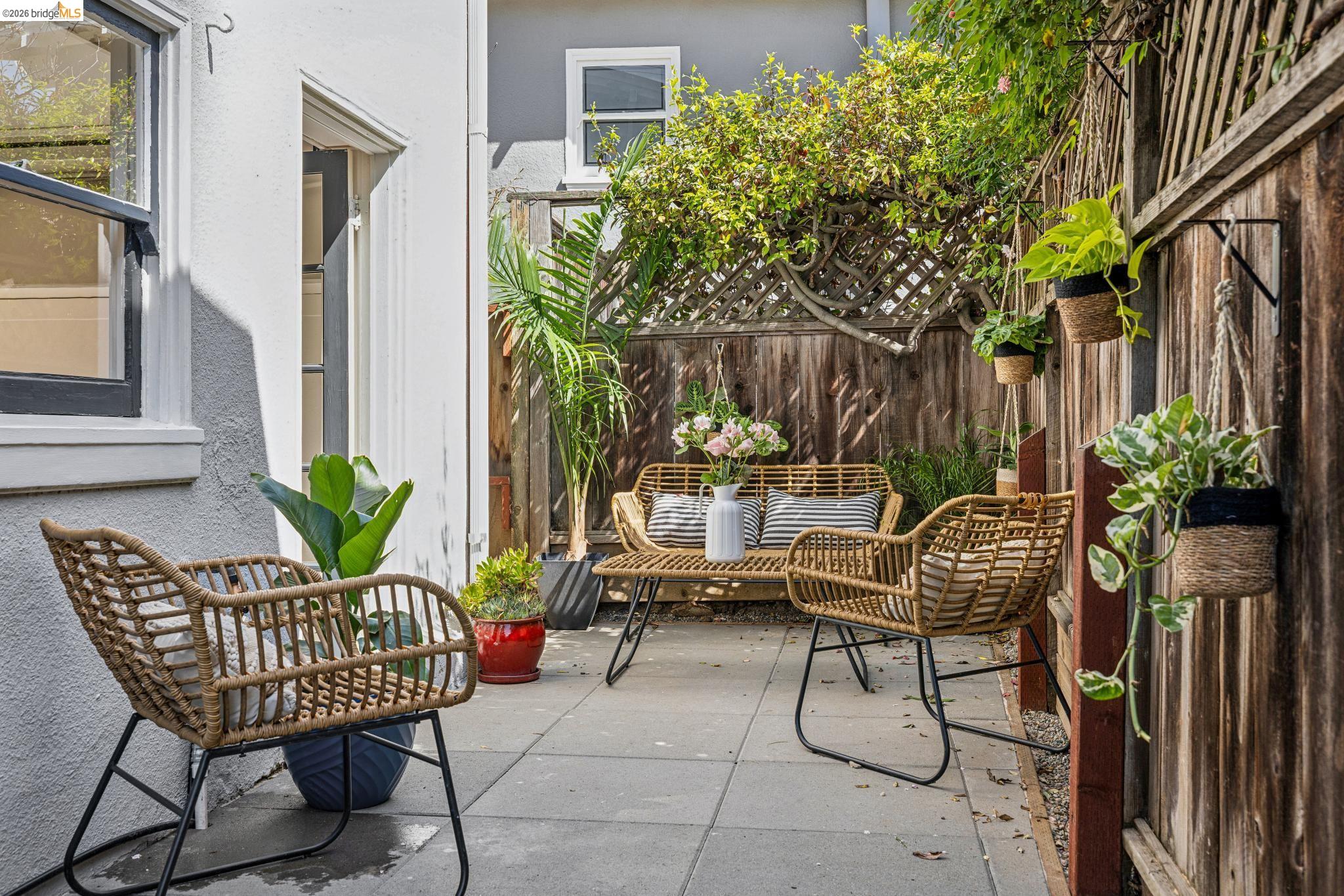 Detail Gallery Image 27 of 39 For 1200 El Centro Ave, Oakland,  CA 94602 - 2 Beds | 2 Baths