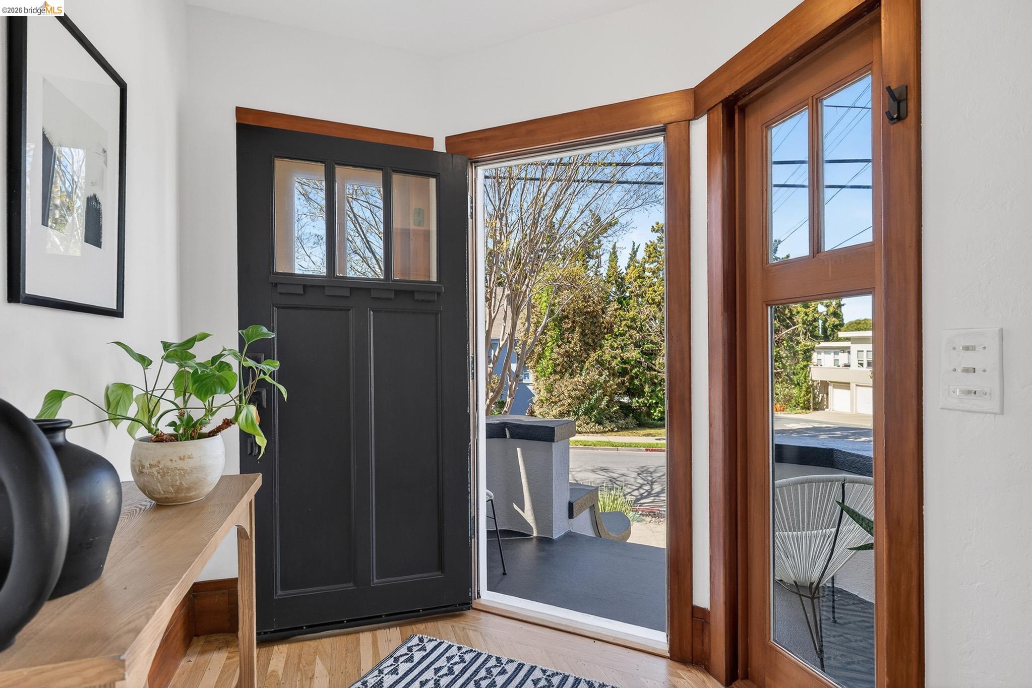 Detail Gallery Image 4 of 39 For 1200 El Centro Ave, Oakland,  CA 94602 - 2 Beds | 2 Baths