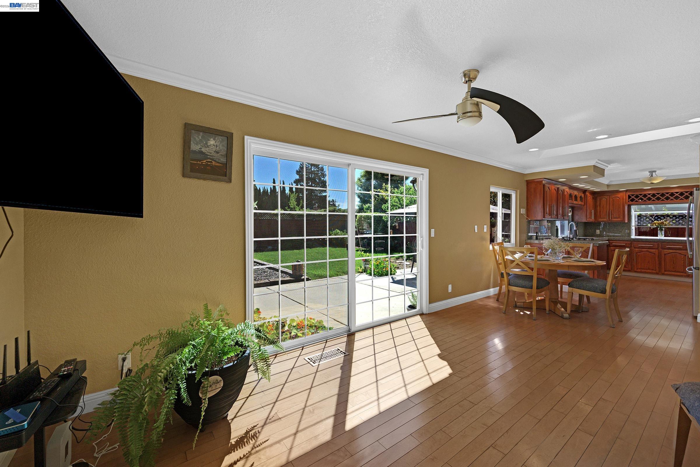 Detail Gallery Image 11 of 45 For 77 Barnes Ln, Fremont,  CA 94536 - 4 Beds | 2/1 Baths