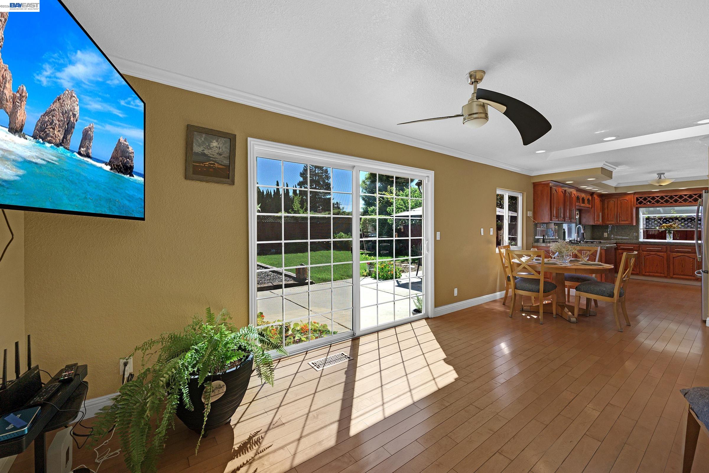 Detail Gallery Image 12 of 45 For 77 Barnes Ln, Fremont,  CA 94536 - 4 Beds | 2/1 Baths