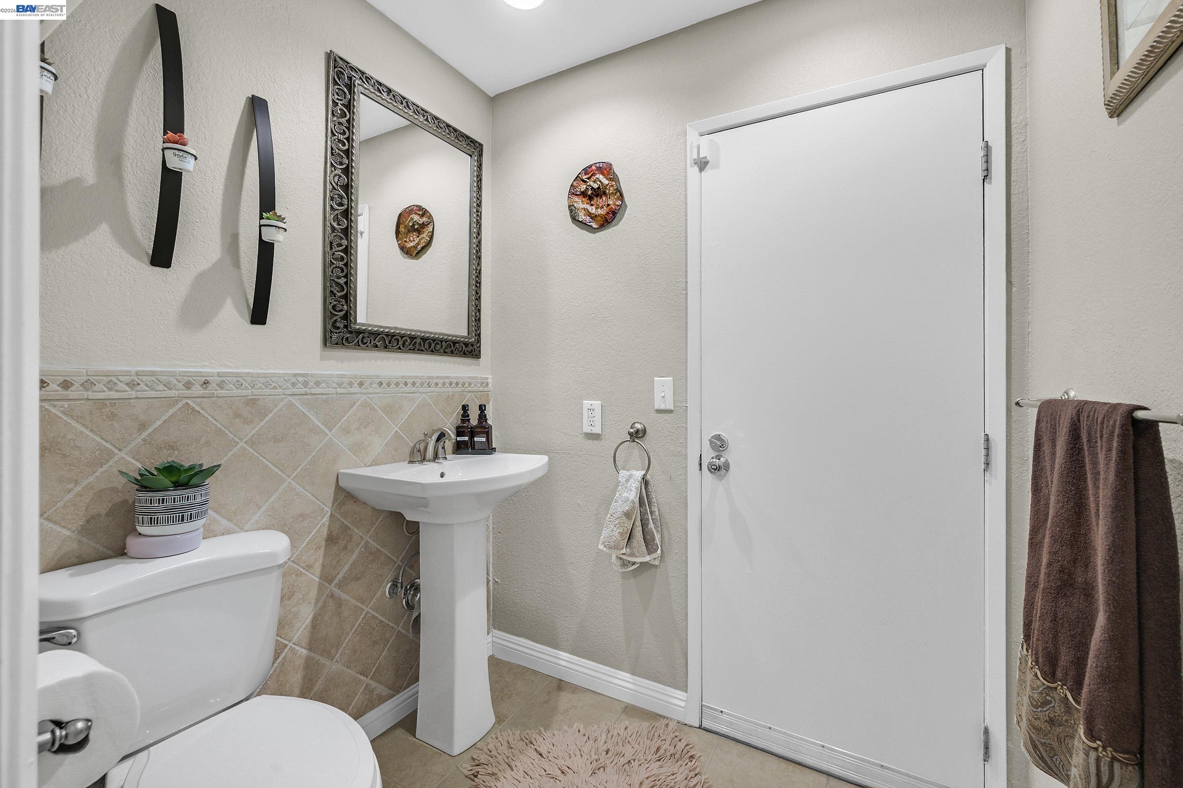 Detail Gallery Image 14 of 45 For 77 Barnes Ln, Fremont,  CA 94536 - 4 Beds | 2/1 Baths