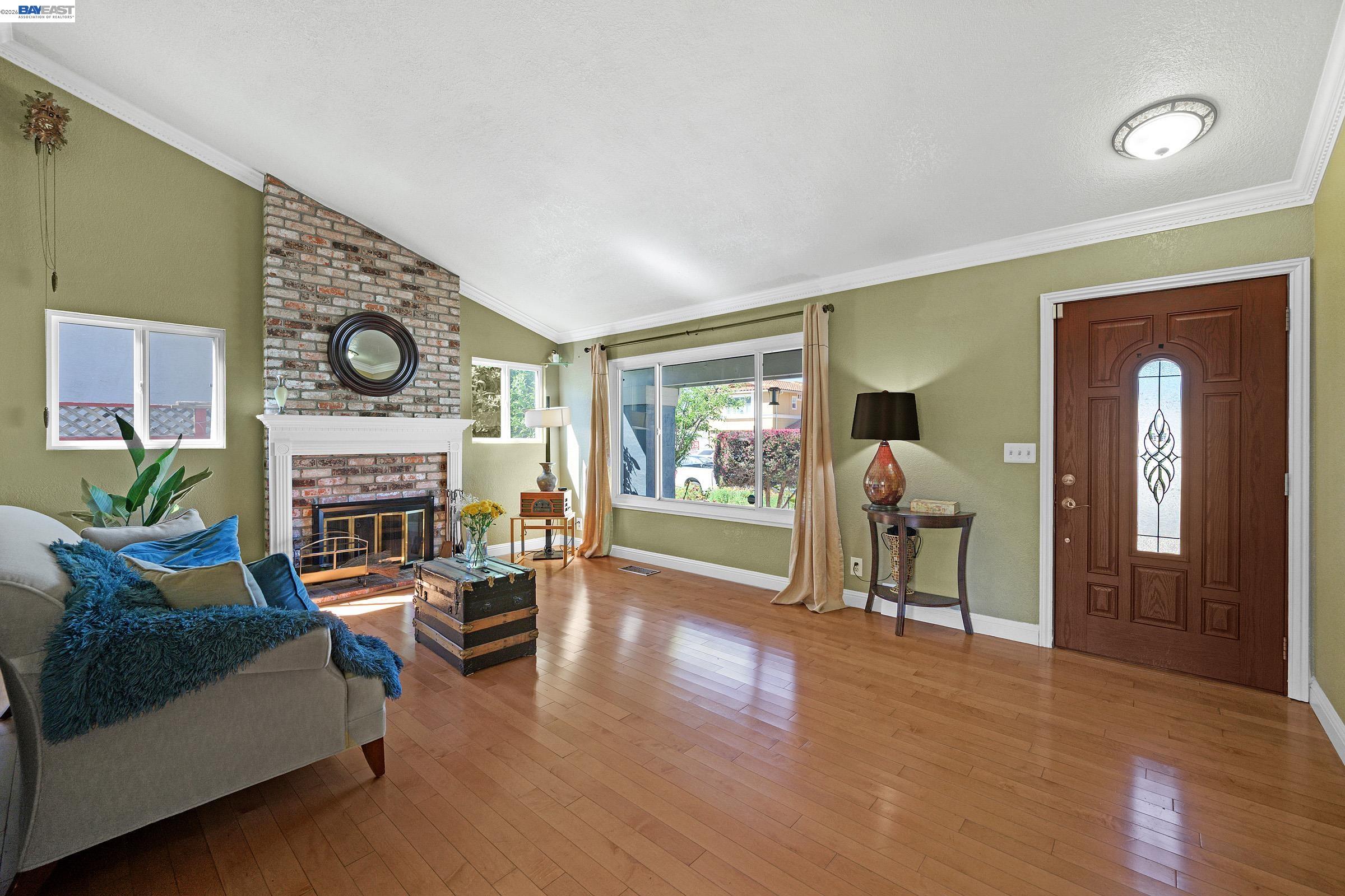 Detail Gallery Image 6 of 45 For 77 Barnes Ln, Fremont,  CA 94536 - 4 Beds | 2/1 Baths