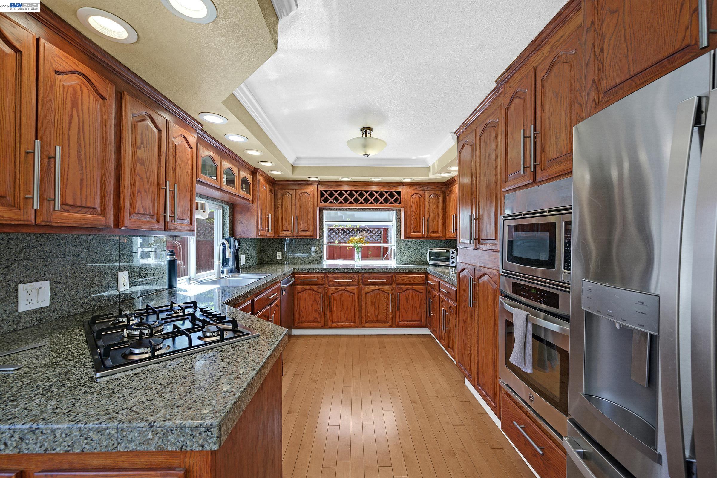 Detail Gallery Image 7 of 45 For 77 Barnes Ln, Fremont,  CA 94536 - 4 Beds | 2/1 Baths