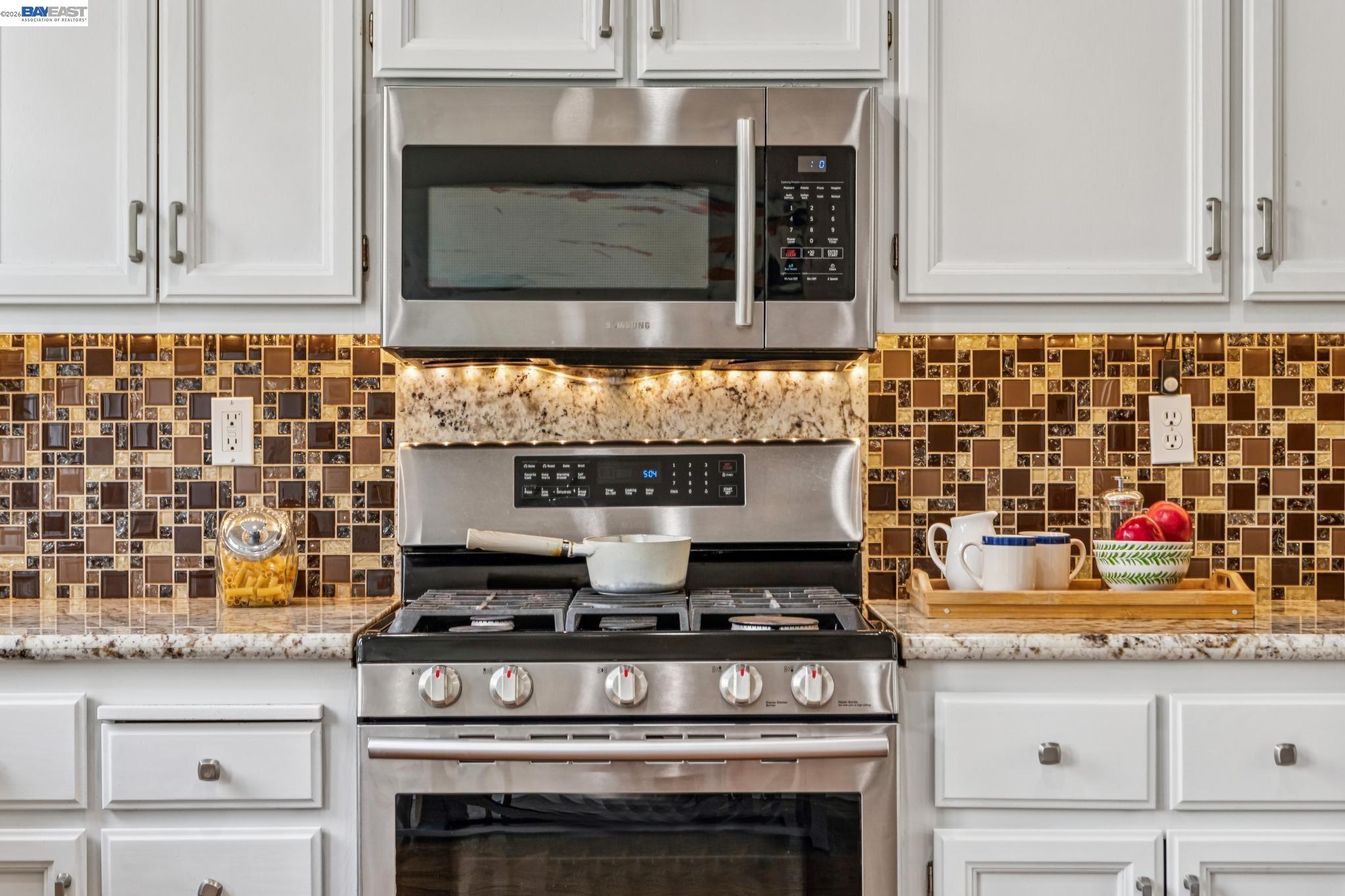 Detail Gallery Image 15 of 37 For 35 Britt Ct, Alameda,  CA 94502 - 3 Beds | 2/1 Baths