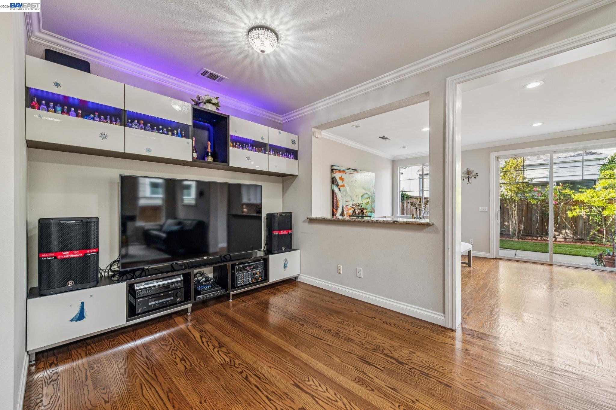 Detail Gallery Image 7 of 37 For 35 Britt Ct, Alameda,  CA 94502 - 3 Beds | 2/1 Baths