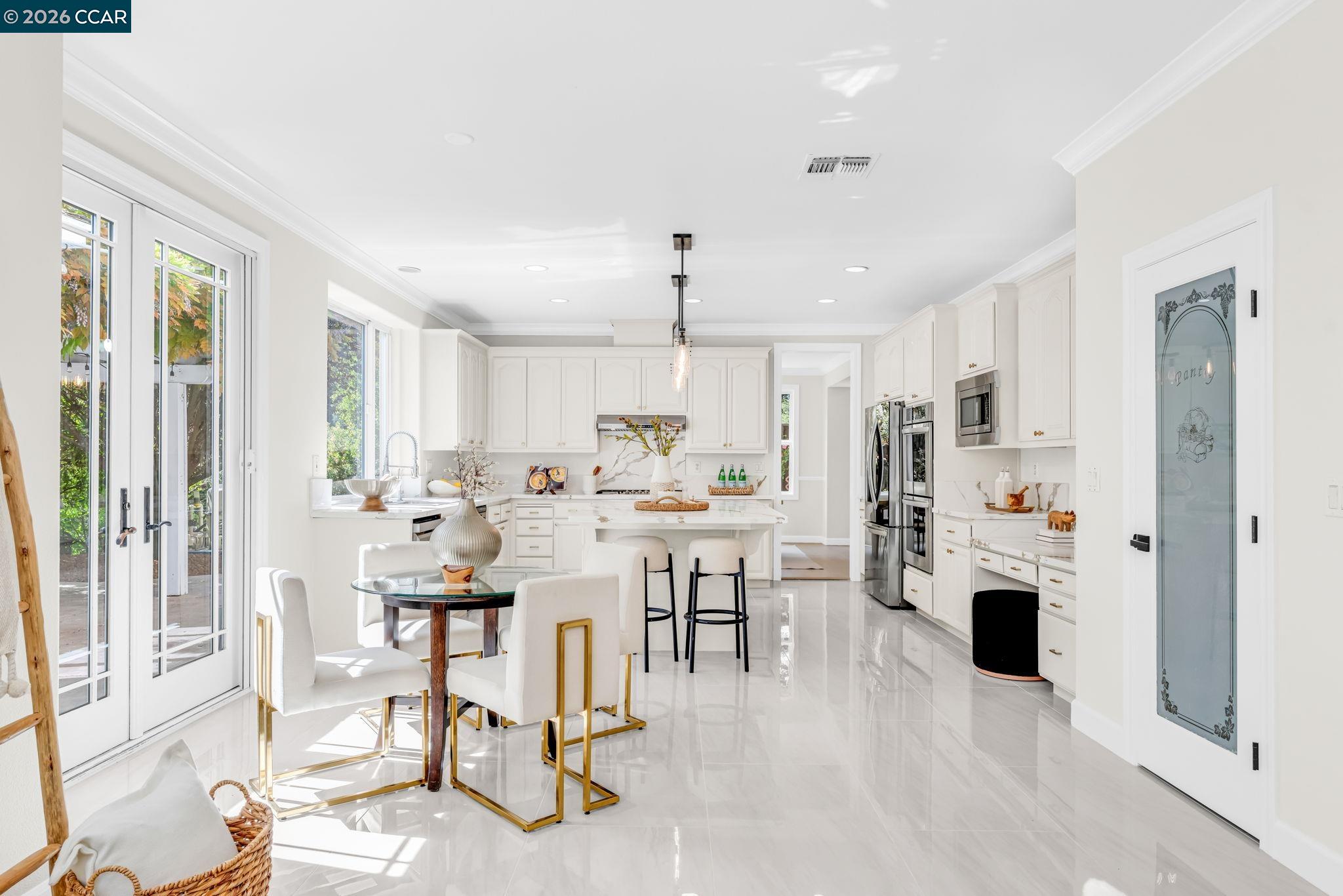 Detail Gallery Image 15 of 60 For 17 Pine Valley Place, San Ramon,  CA 94583-9118 - 5 Beds | 3/1 Baths