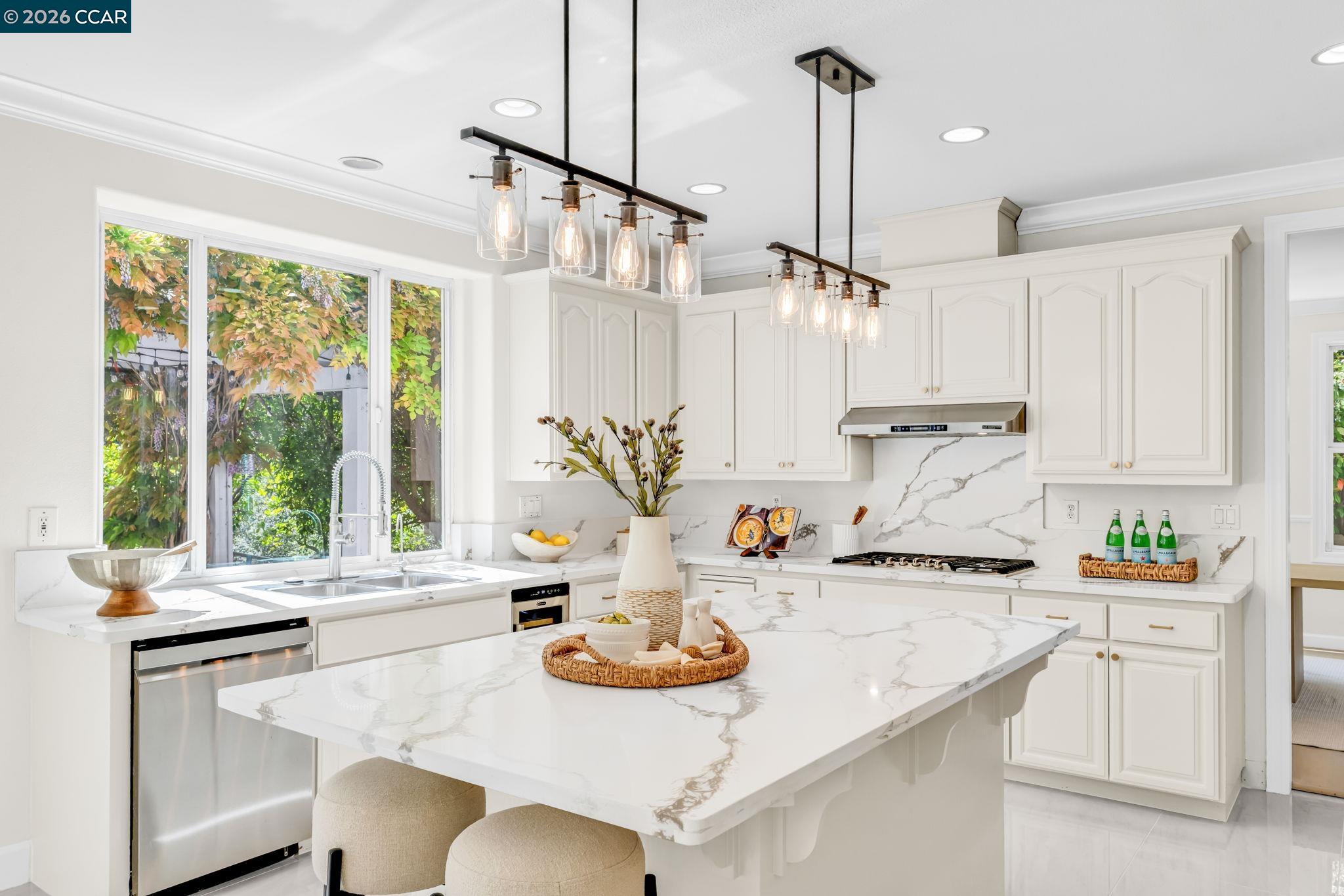 Detail Gallery Image 18 of 60 For 17 Pine Valley Place, San Ramon,  CA 94583-9118 - 5 Beds | 3/1 Baths