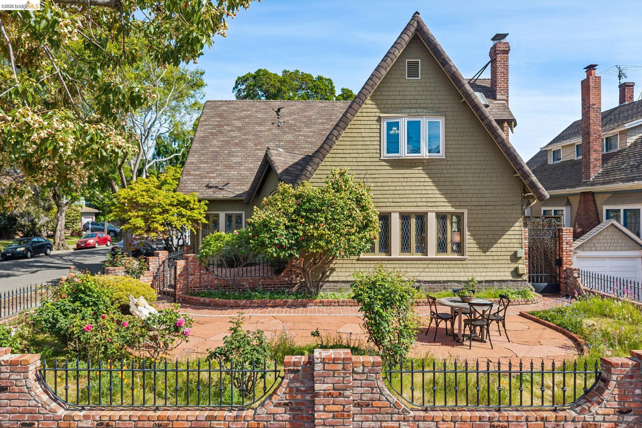 Detail Gallery Image 2 of 60 For 824 Paru St, Alameda,  CA 94501 - 5 Beds | 3/1 Baths