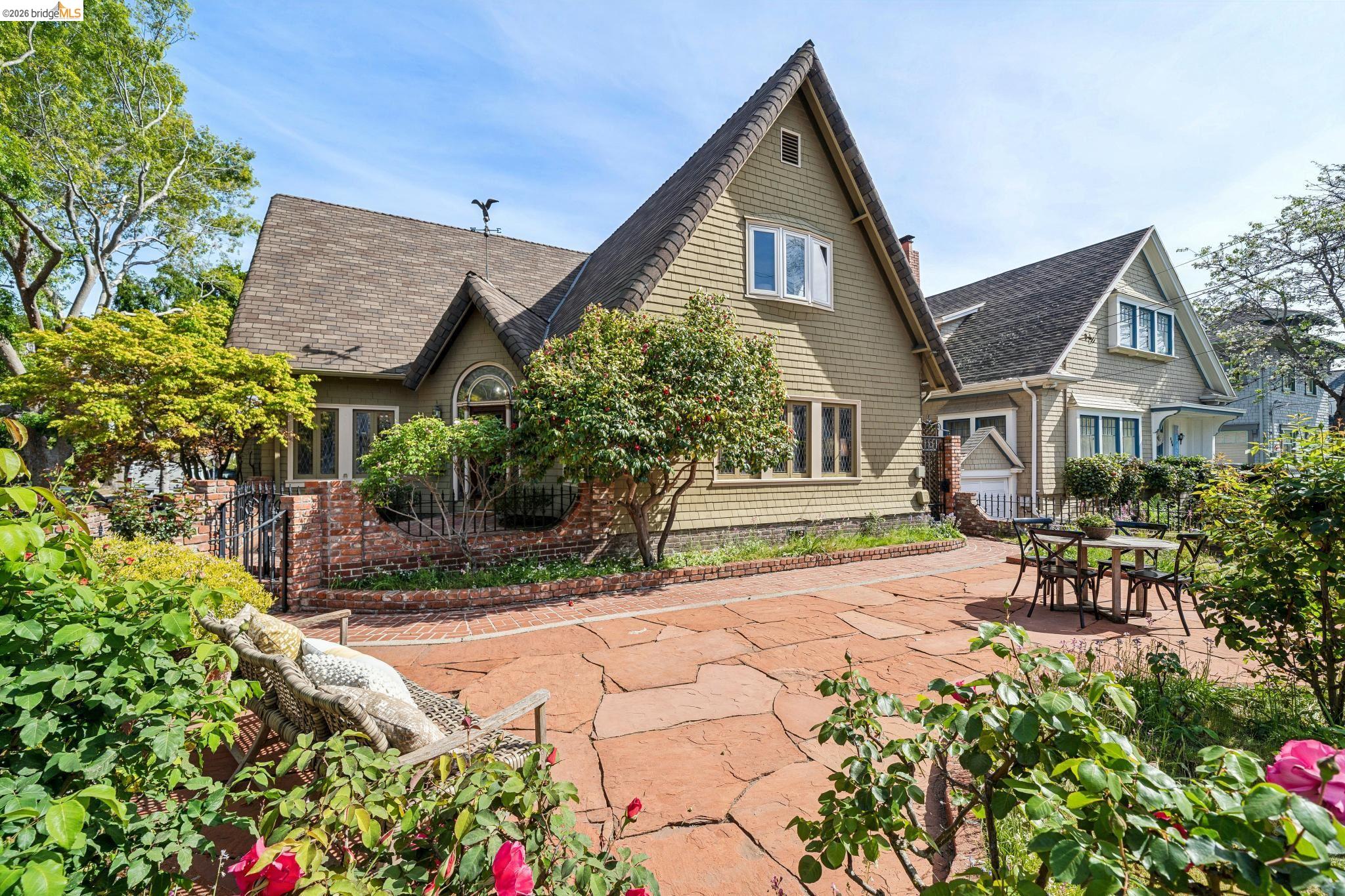 Detail Gallery Image 3 of 60 For 824 Paru St, Alameda,  CA 94501 - 5 Beds | 3/1 Baths