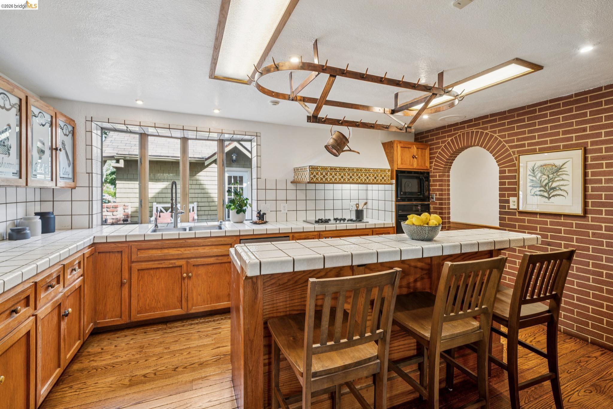 Detail Gallery Image 21 of 60 For 824 Paru St, Alameda,  CA 94501 - 5 Beds | 3/1 Baths