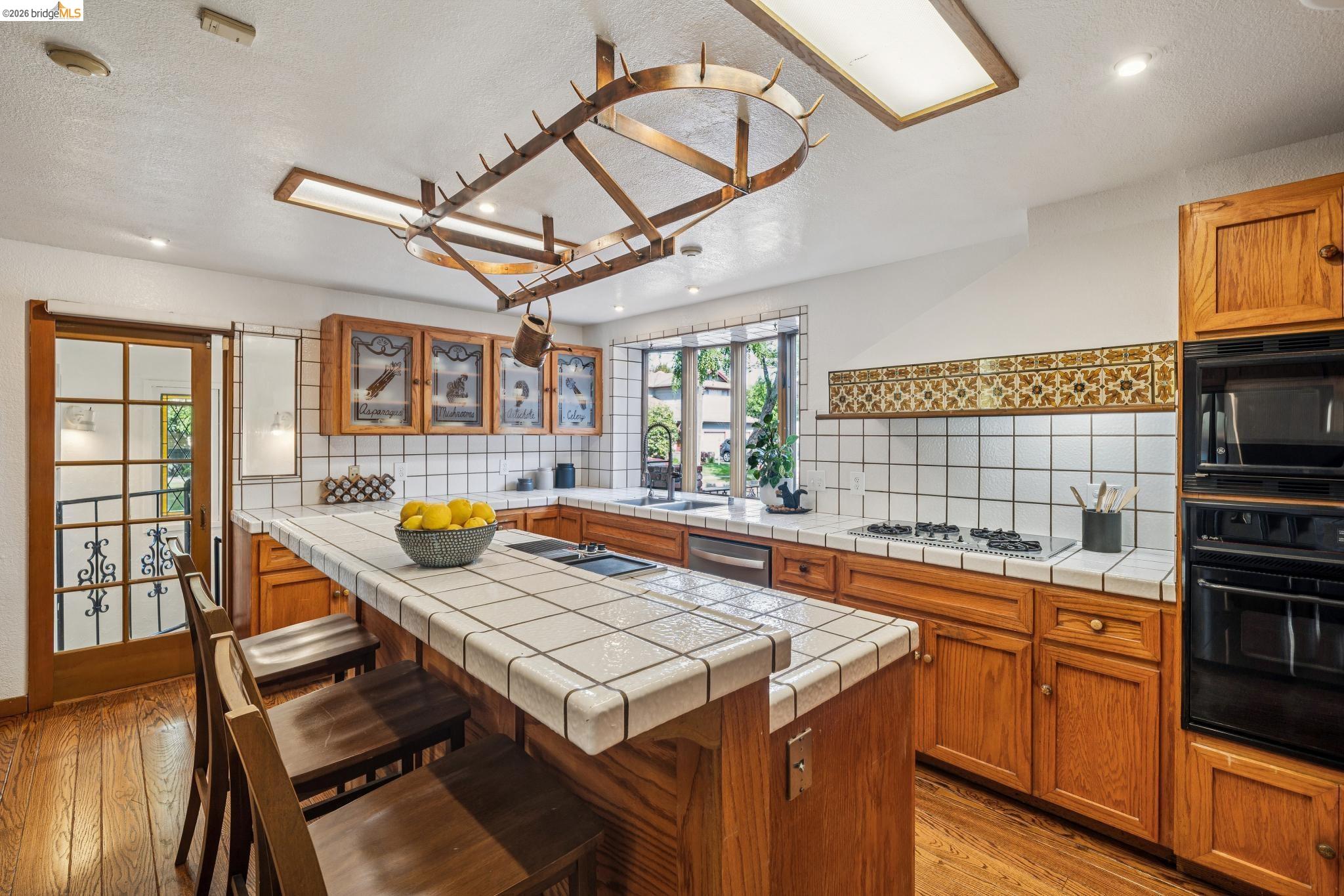 Detail Gallery Image 22 of 60 For 824 Paru St, Alameda,  CA 94501 - 5 Beds | 3/1 Baths