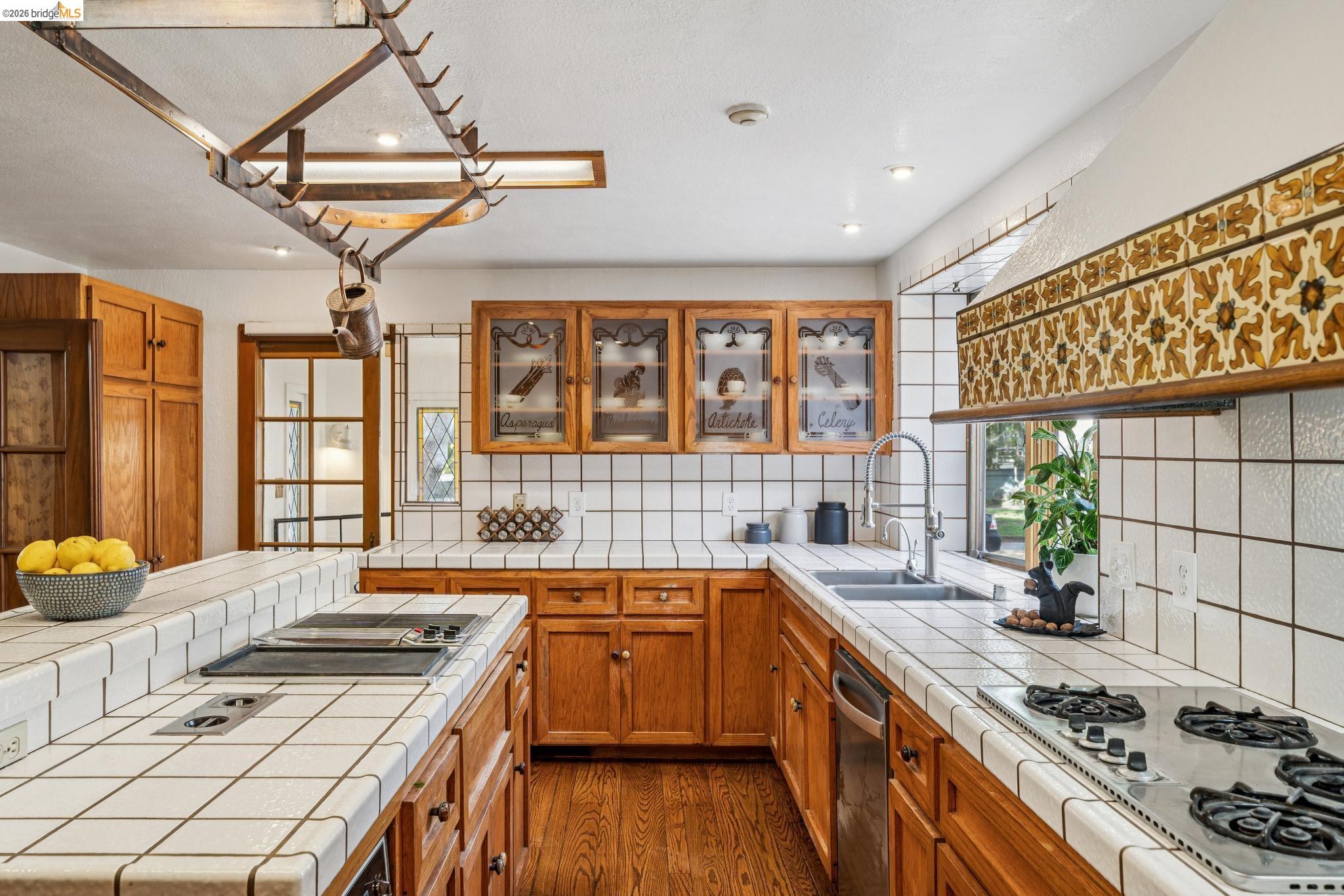 Detail Gallery Image 23 of 60 For 824 Paru St, Alameda,  CA 94501 - 5 Beds | 3/1 Baths