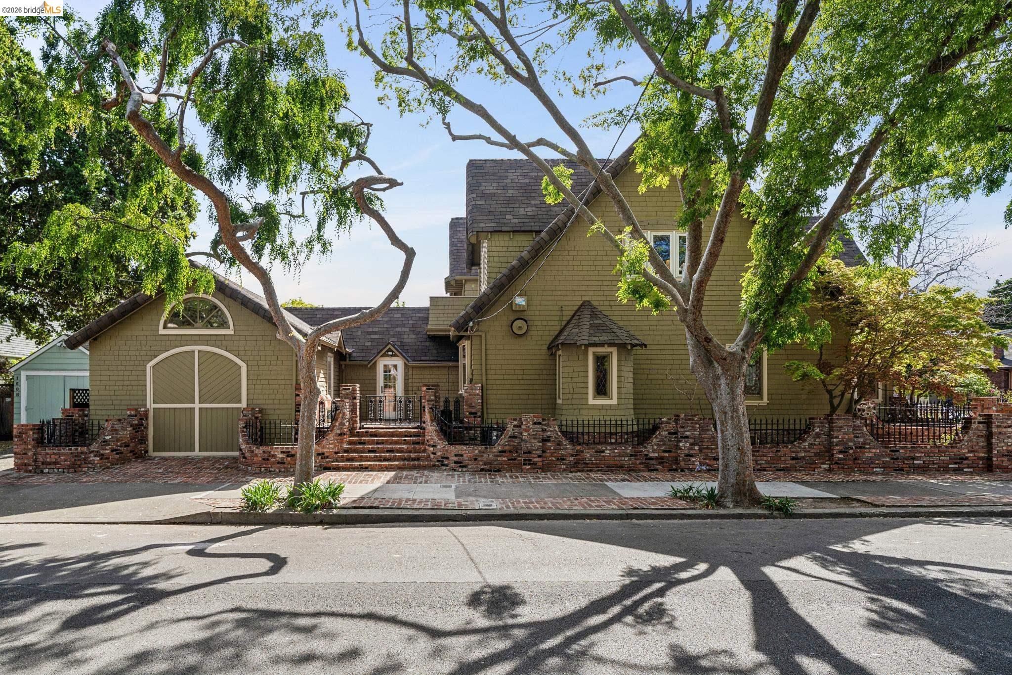 Detail Gallery Image 4 of 60 For 824 Paru St, Alameda,  CA 94501 - 5 Beds | 3/1 Baths