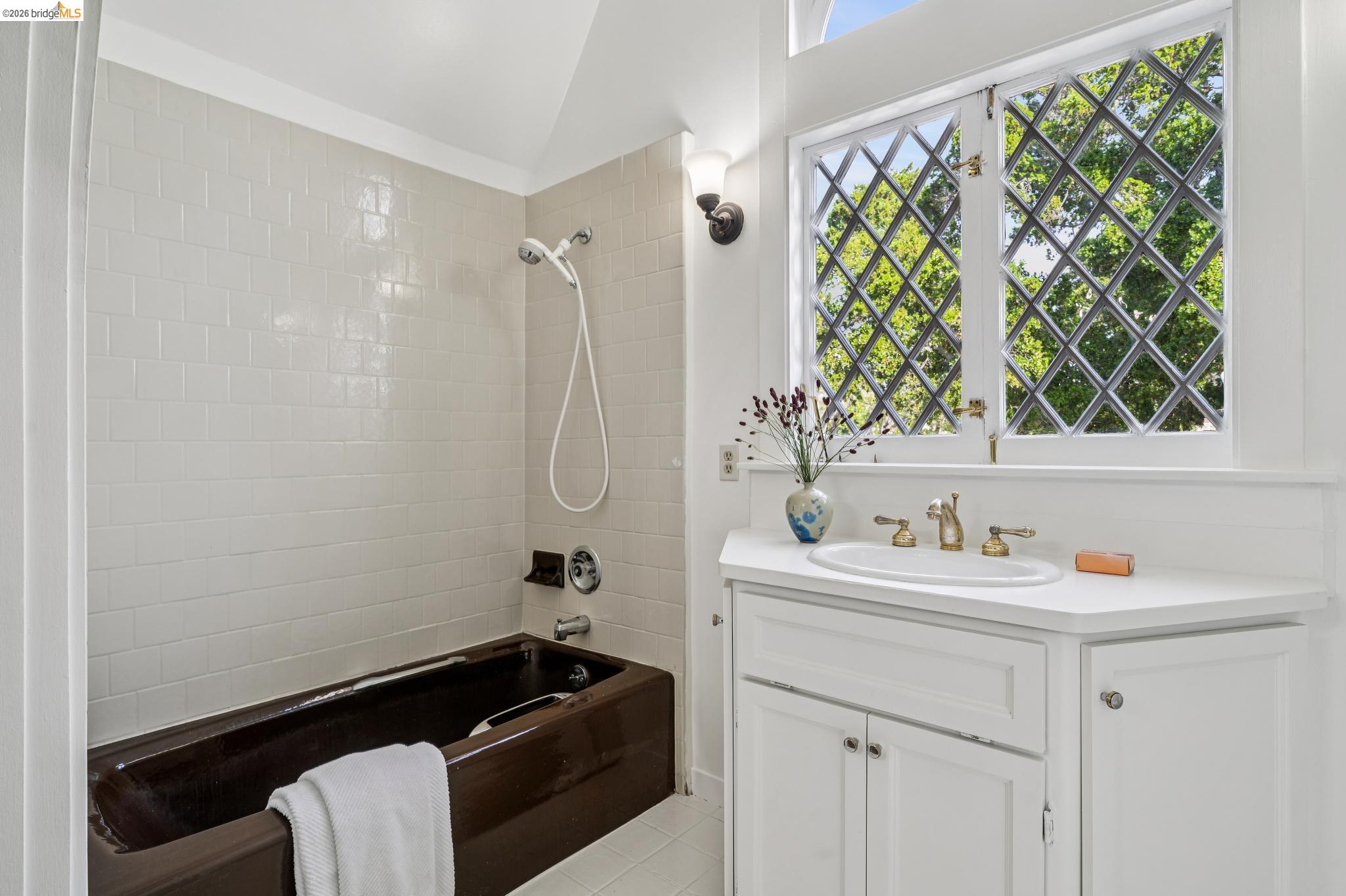 Detail Gallery Image 47 of 60 For 824 Paru St, Alameda,  CA 94501 - 5 Beds | 3/1 Baths