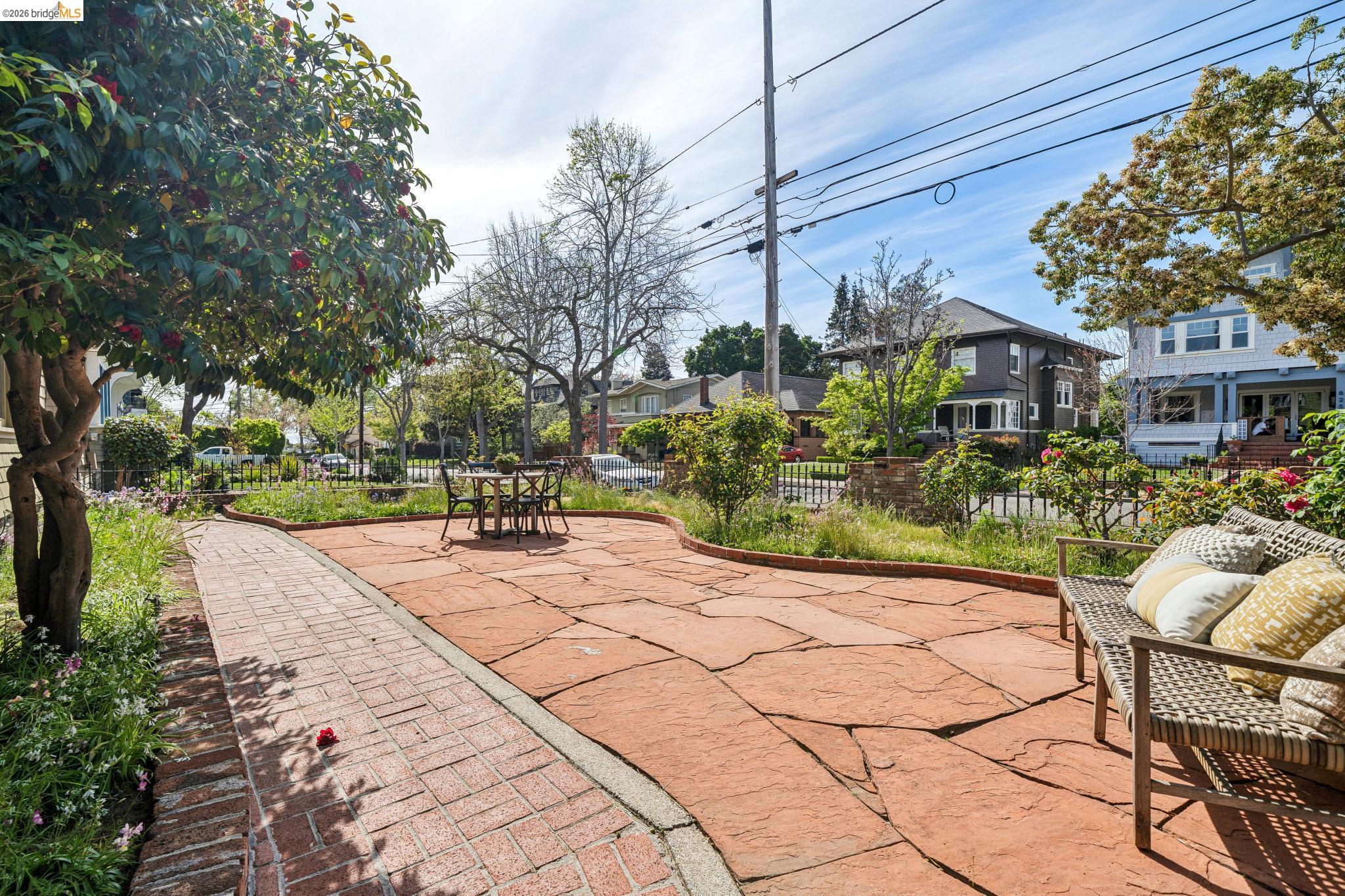 Detail Gallery Image 6 of 60 For 824 Paru St, Alameda,  CA 94501 - 5 Beds | 3/1 Baths