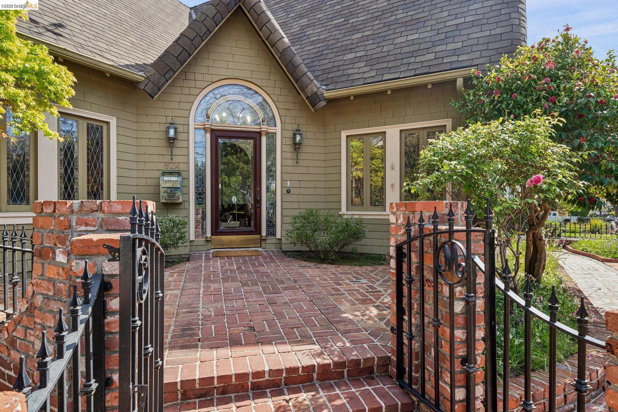 Detail Gallery Image 7 of 60 For 824 Paru St, Alameda,  CA 94501 - 5 Beds | 3/1 Baths