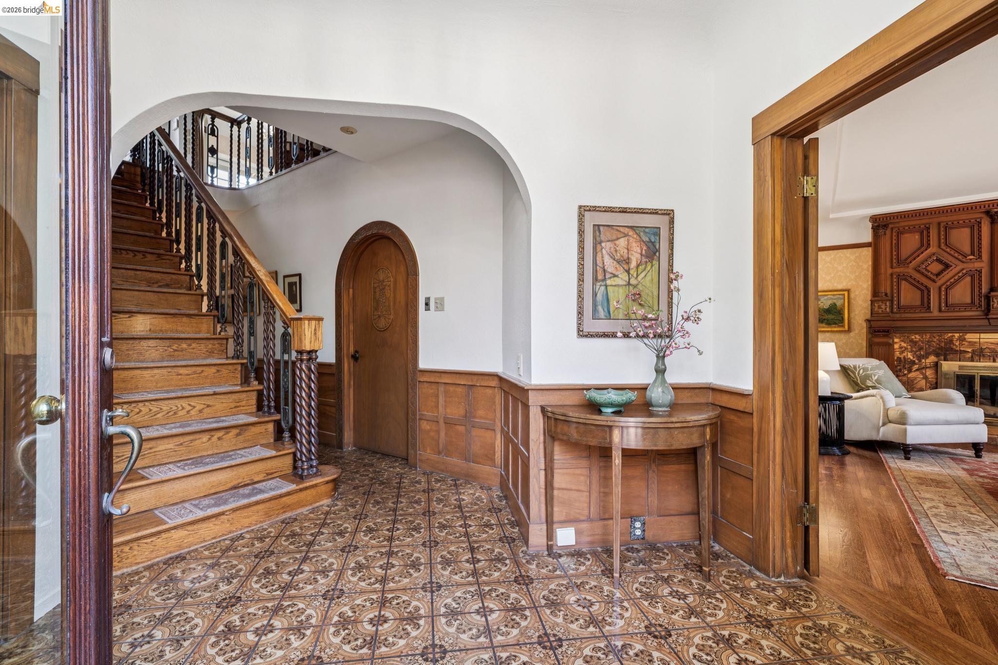 Detail Gallery Image 8 of 60 For 824 Paru St, Alameda,  CA 94501 - 5 Beds | 3/1 Baths