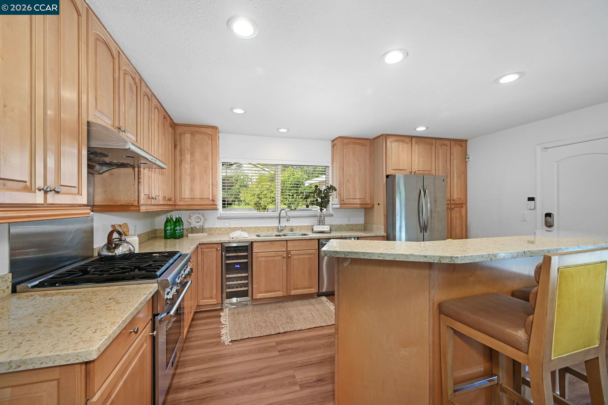 Detail Gallery Image 13 of 41 For 1700 Pleasant Hill Road, Pleasant Hill,  CA 94523 - 6 Beds | 3 Baths