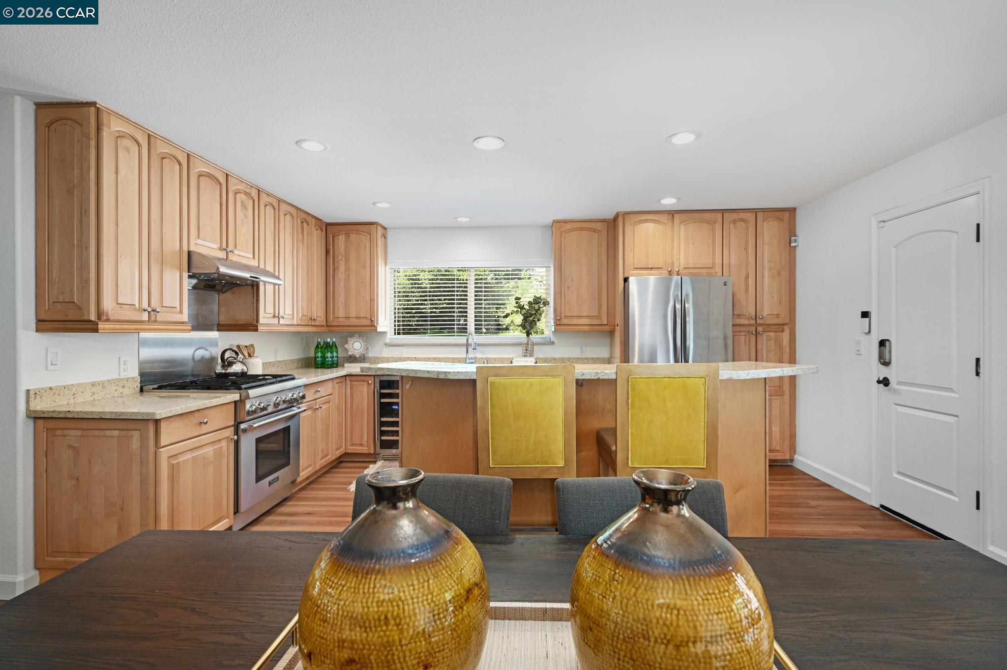 Detail Gallery Image 14 of 41 For 1700 Pleasant Hill Road, Pleasant Hill,  CA 94523 - 6 Beds | 3 Baths