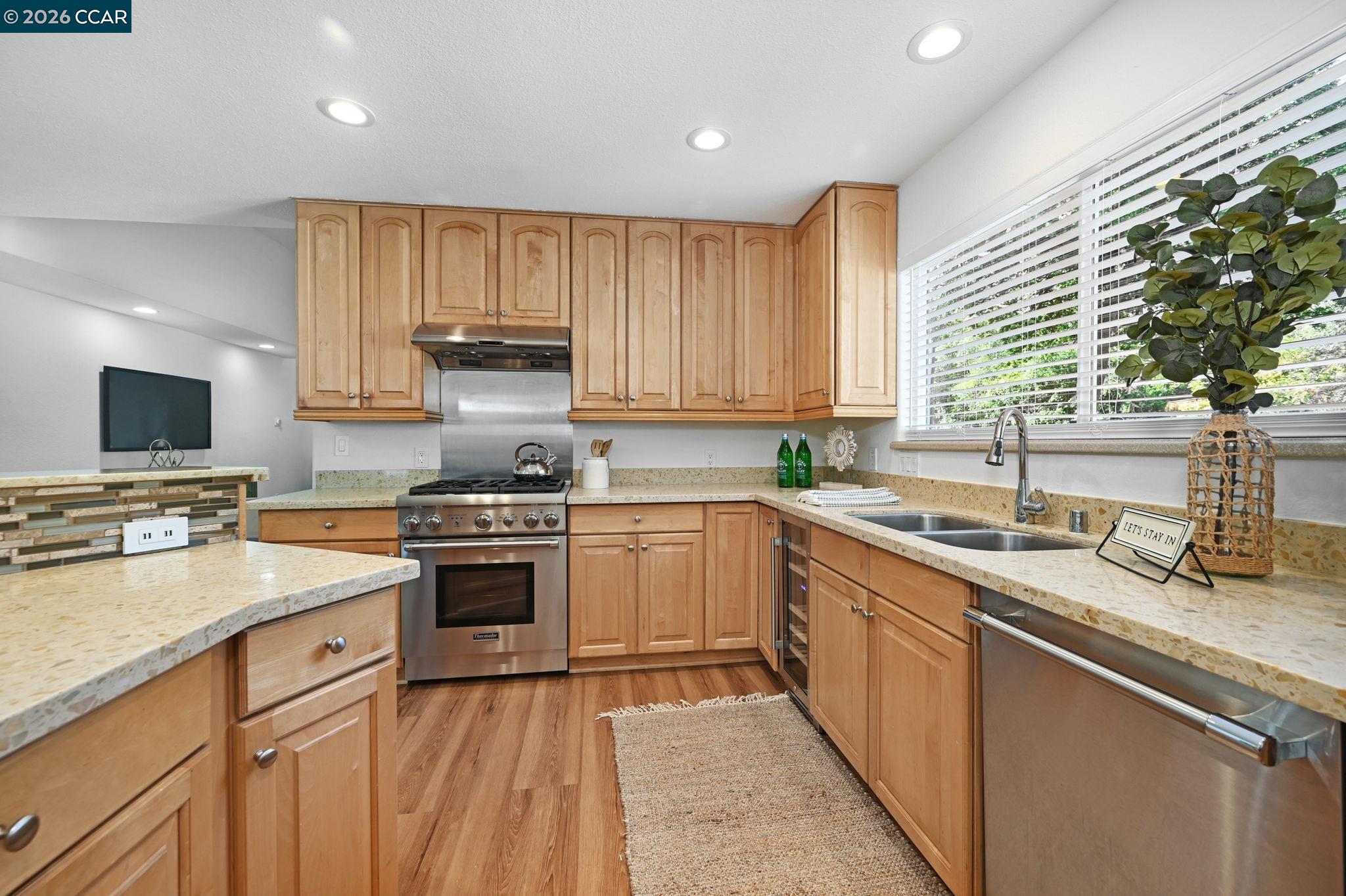 Detail Gallery Image 15 of 41 For 1700 Pleasant Hill Road, Pleasant Hill,  CA 94523 - 6 Beds | 3 Baths