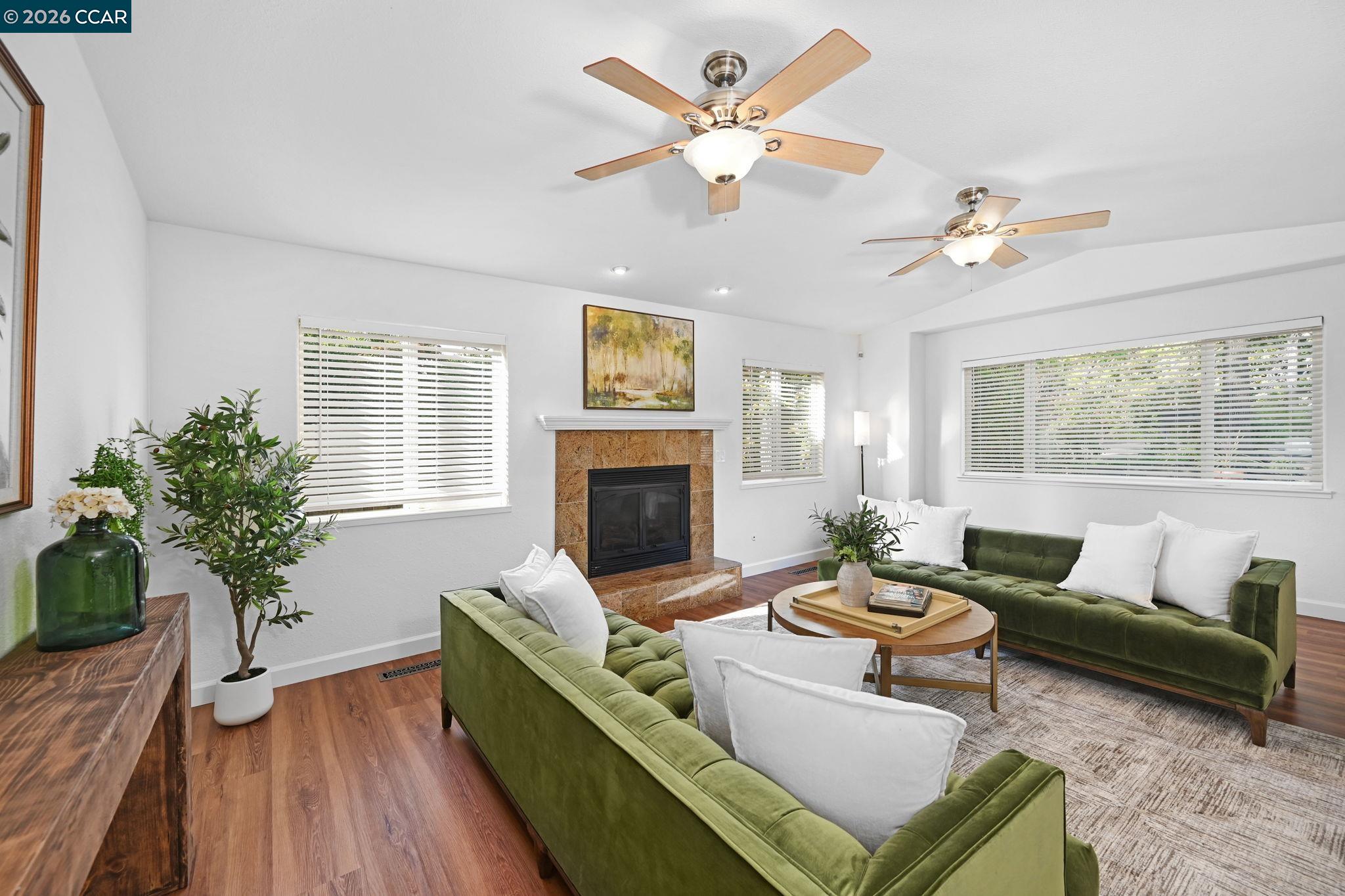 Detail Gallery Image 5 of 41 For 1700 Pleasant Hill Road, Pleasant Hill,  CA 94523 - 6 Beds | 3 Baths