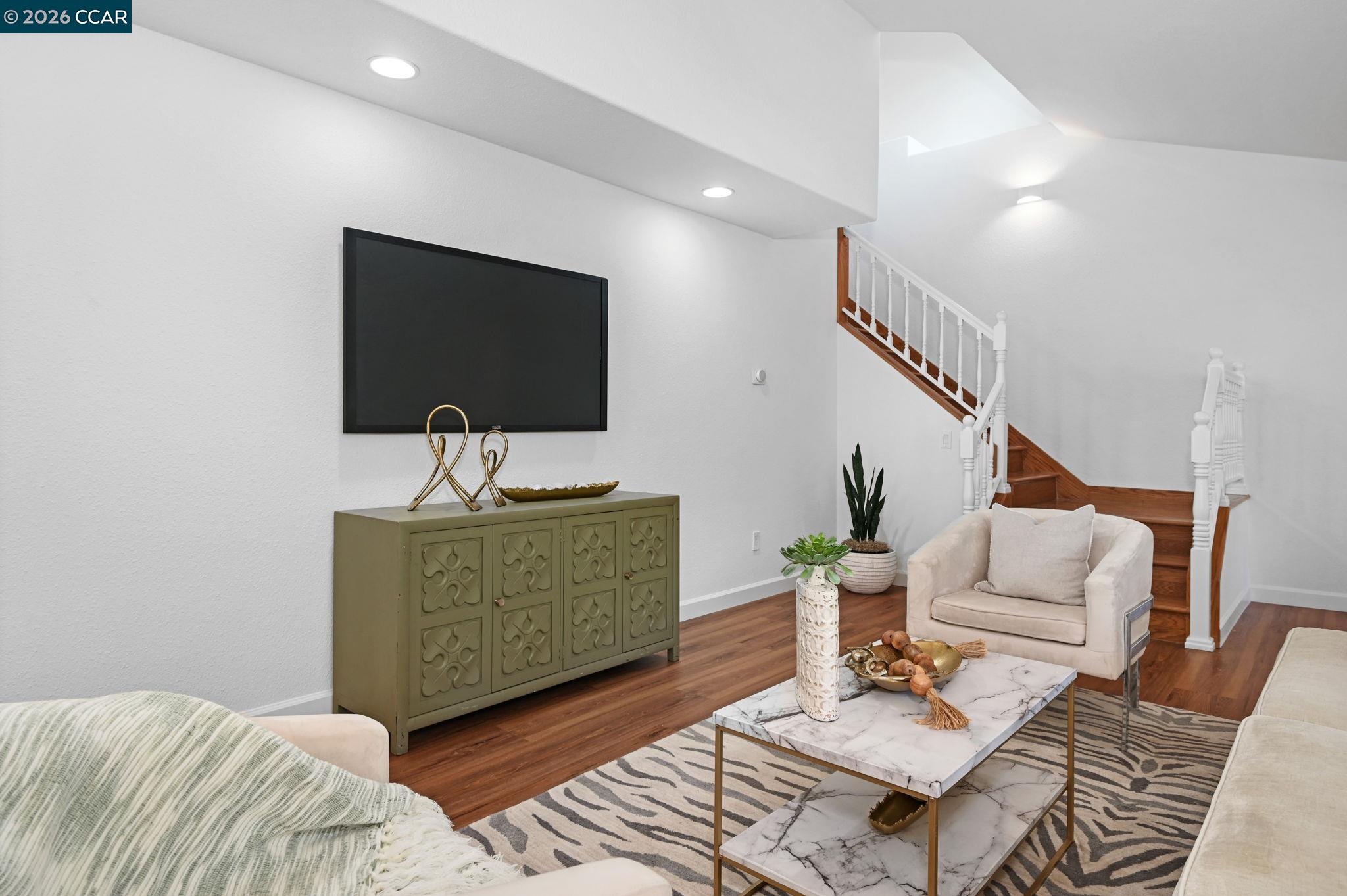 Detail Gallery Image 8 of 41 For 1700 Pleasant Hill Road, Pleasant Hill,  CA 94523 - 6 Beds | 3 Baths